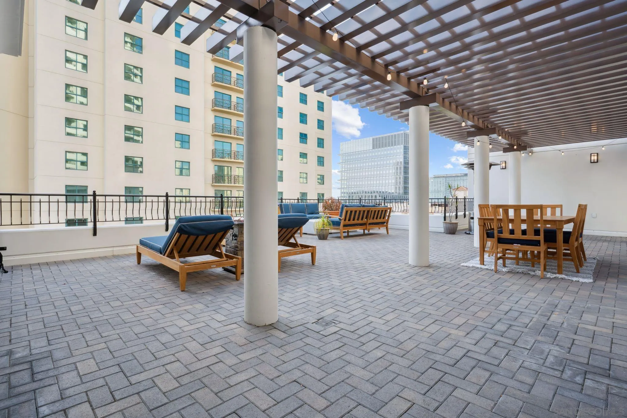 https://cdn.realtyfeed.com/cdn/127/250042243/08e461be7dbebdab0c635e6d76c46315.webp