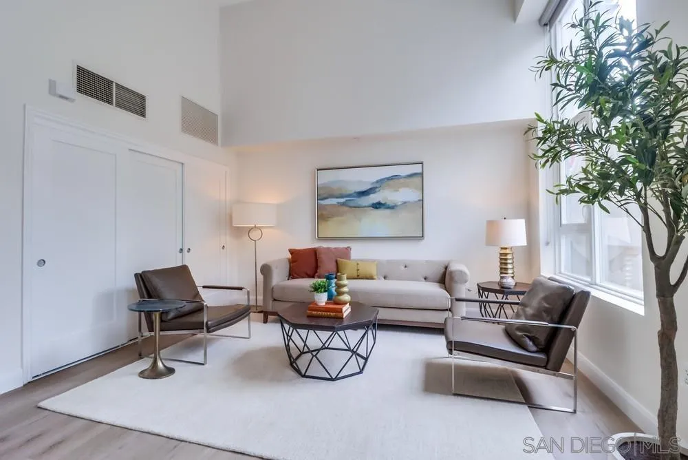 https://cdn.realtyfeed.com/cdn/127/250042245/2174a19daebf3f888e2a60d7f0087dd6.webp