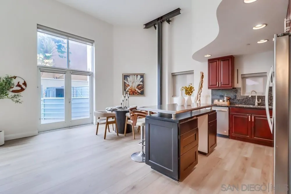 https://cdn.realtyfeed.com/cdn/127/250042245/d9d94c82cc2a2d53e77efe79aa869f05.webp