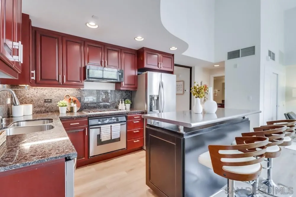 https://cdn.realtyfeed.com/cdn/127/250042245/ddcfa1b444eb6b24f722e75e0f9b5b8b.webp