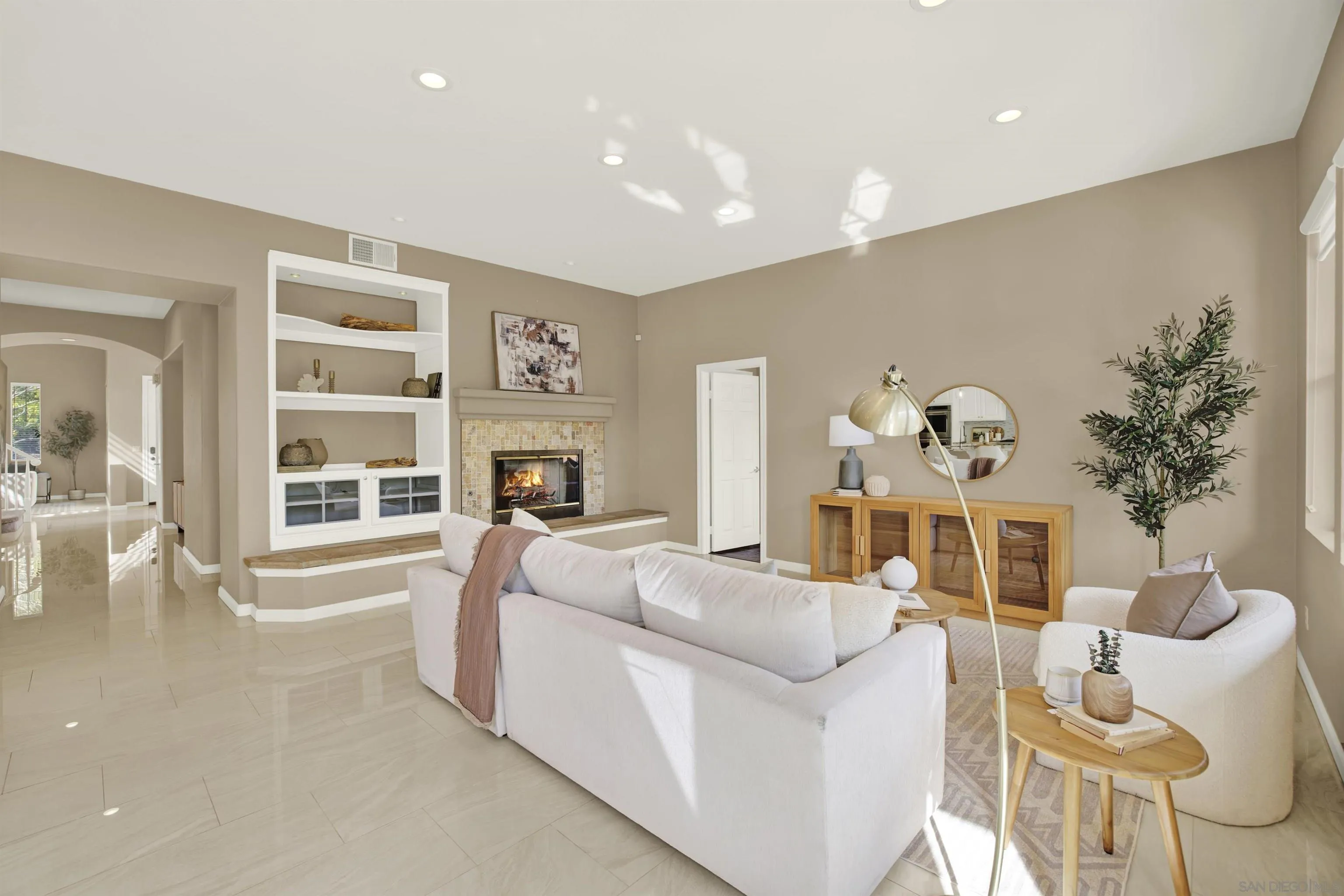 https://cdn.realtyfeed.com/cdn/127/250042246/a888a0948443377db04051586a7f5d39.webp