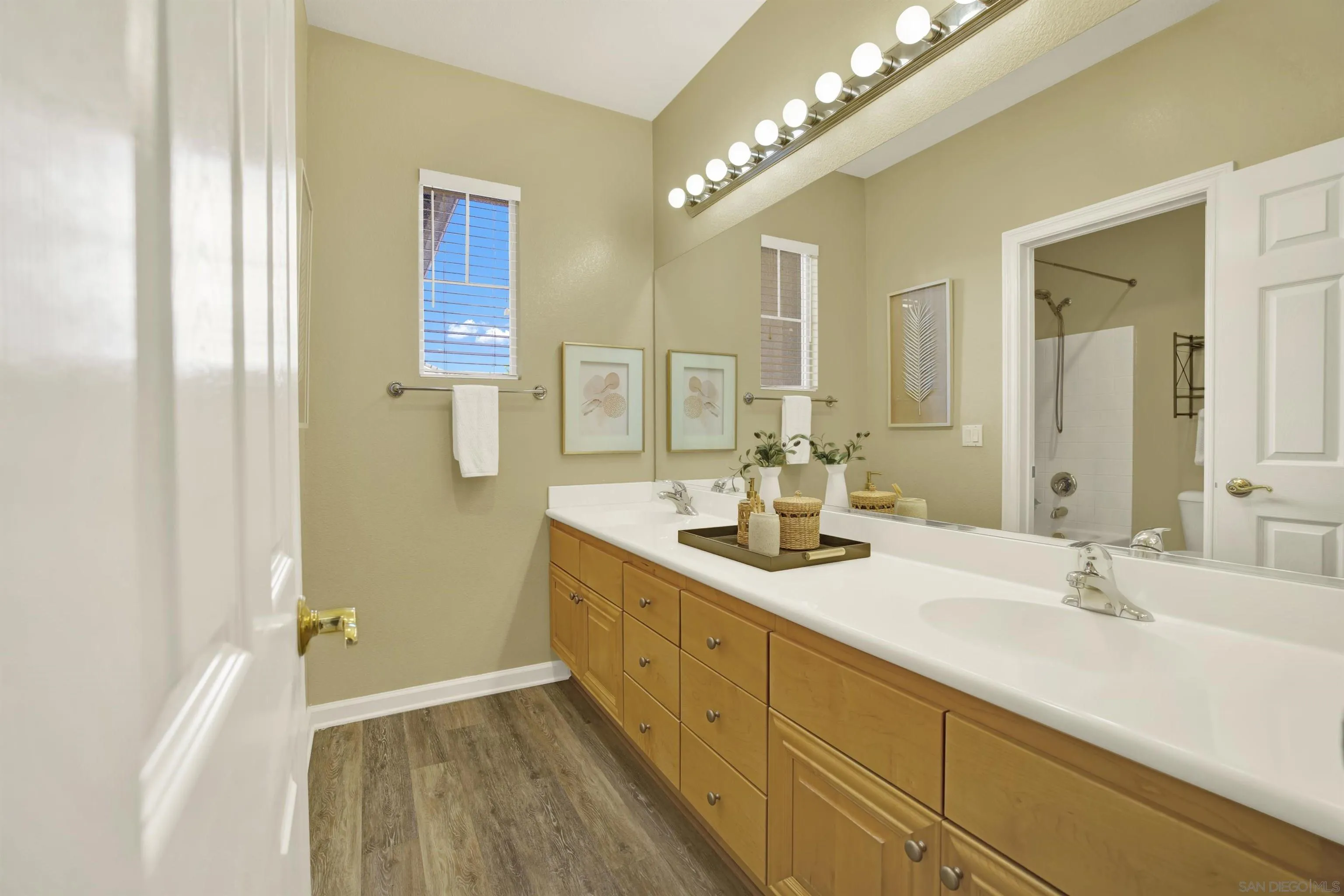 https://cdn.realtyfeed.com/cdn/127/250042246/f5f511e508a5b39f9bc84e42e1d8f488.webp