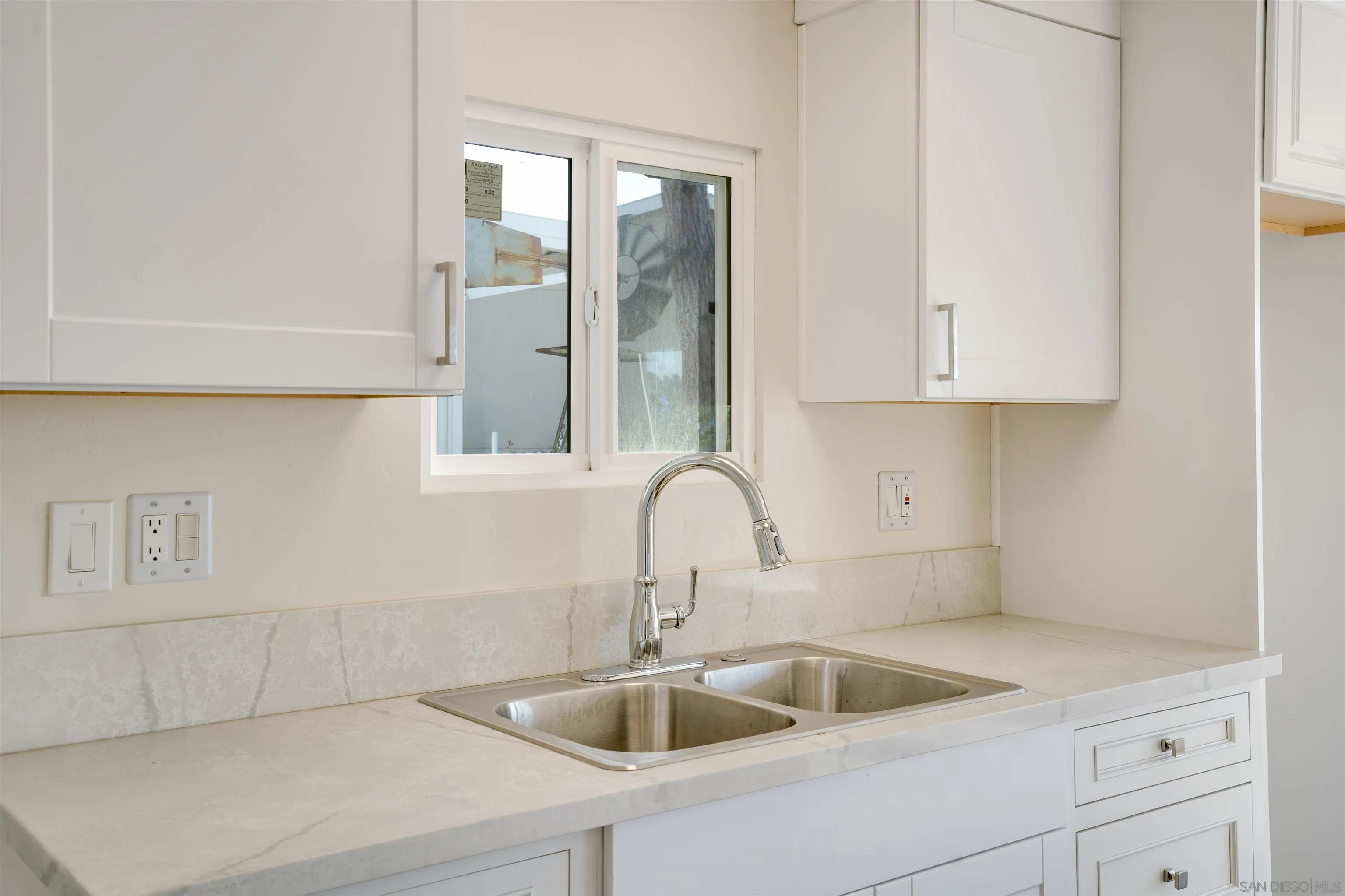 https://cdn.realtyfeed.com/cdn/127/250042247/dc3600539de2a212e1c2dcb6d44b3b5a.webp