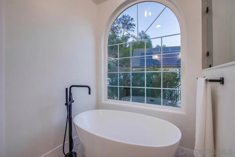 https://cdn.realtyfeed.com/cdn/127/250042253/03b8838b9d4df1f29f576fc806591dfd.webp