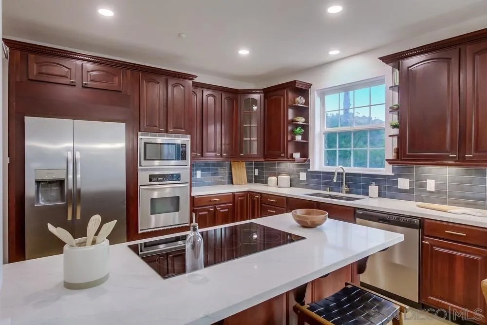https://cdn.realtyfeed.com/cdn/127/250042253/0d6d8f2280d5c45b7ad20f2b4124d738.webp