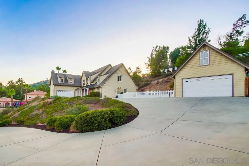 https://cdn.realtyfeed.com/cdn/127/250042253/cd627915c289c5a4ea30f579d7154dfd.webp