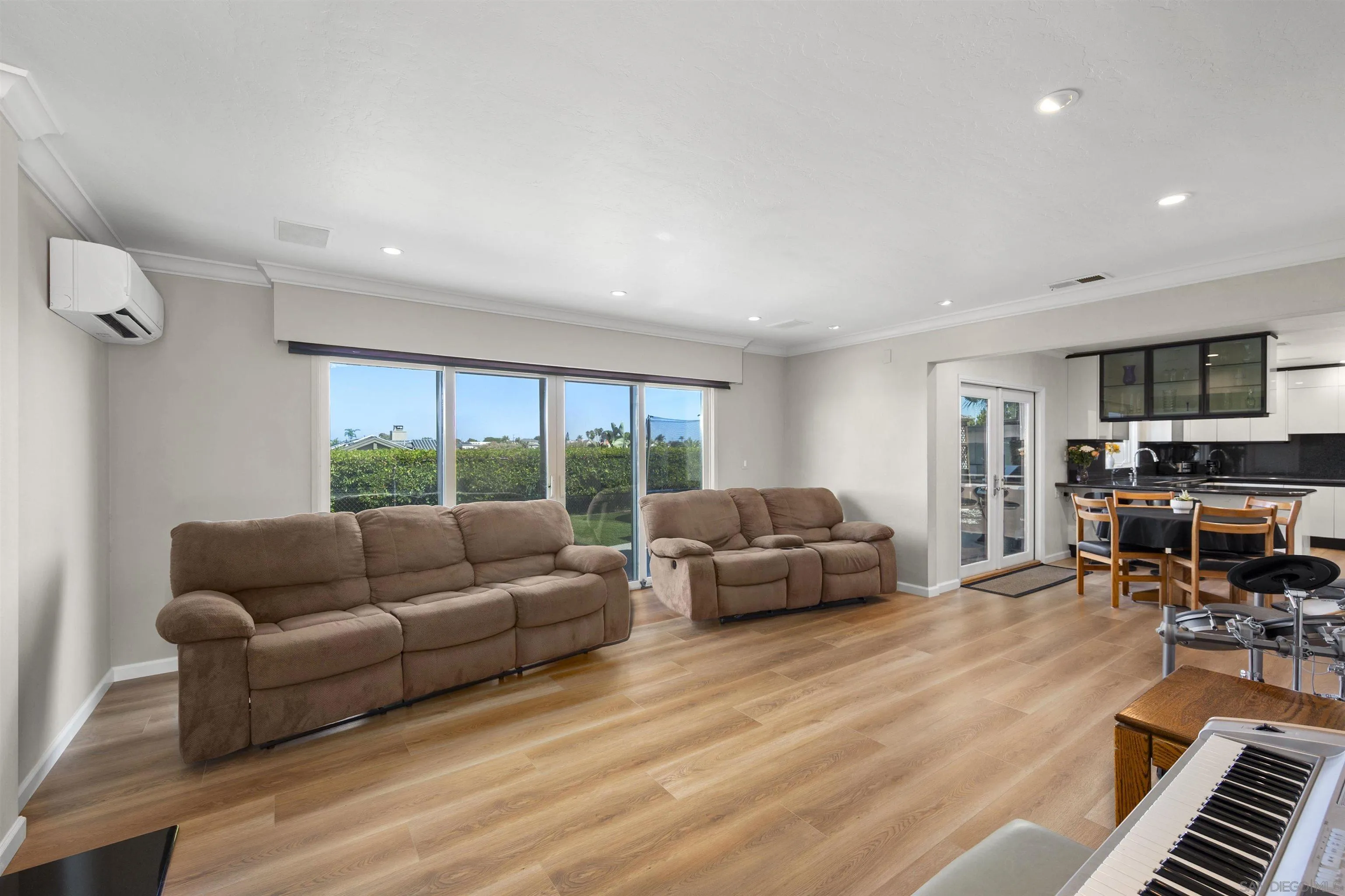 https://cdn.realtyfeed.com/cdn/127/250042254/758a943485aadc3fa3a18549660ca3b7.webp