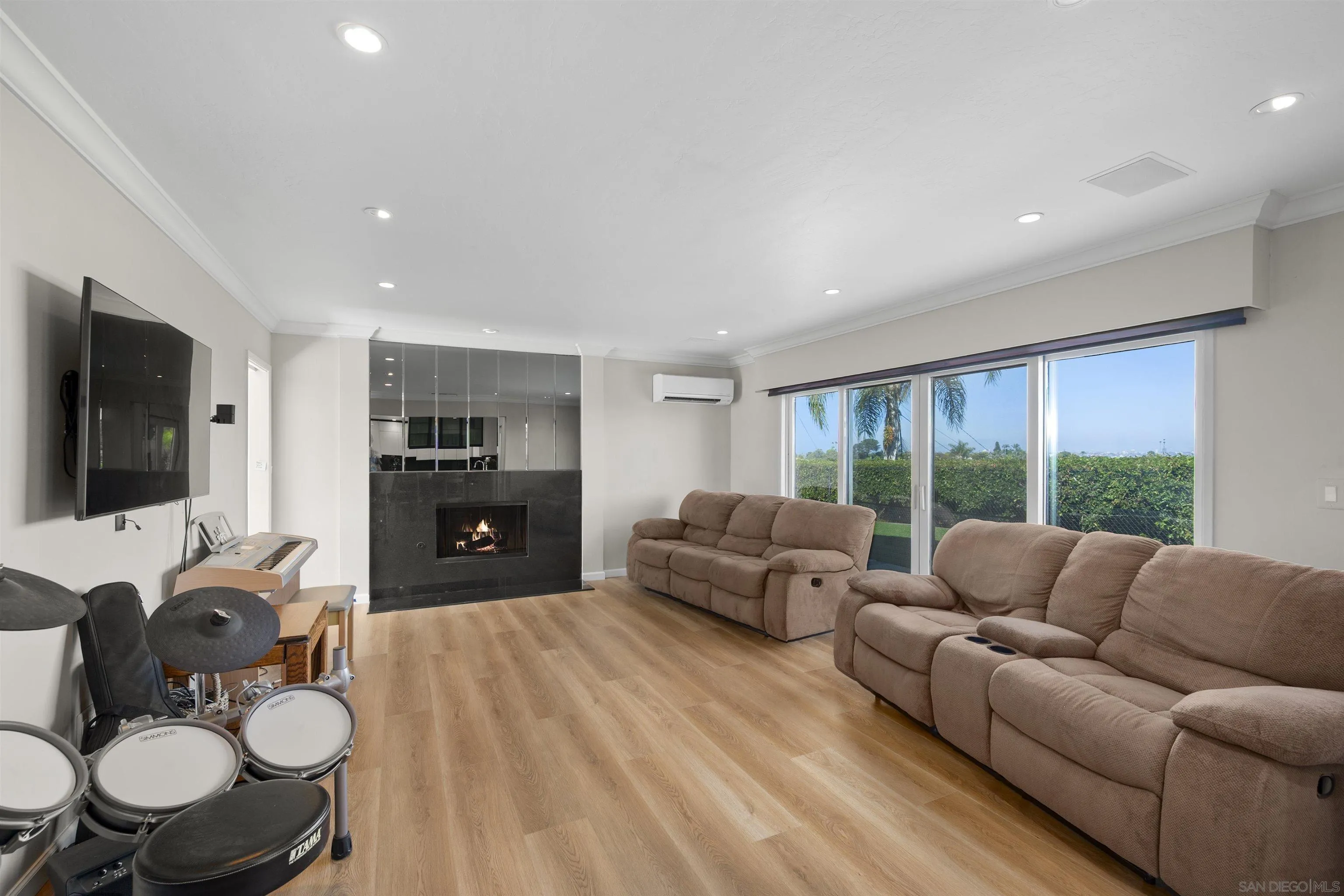 https://cdn.realtyfeed.com/cdn/127/250042254/8cb723a3cc41829a008b806ce12e78b7.webp