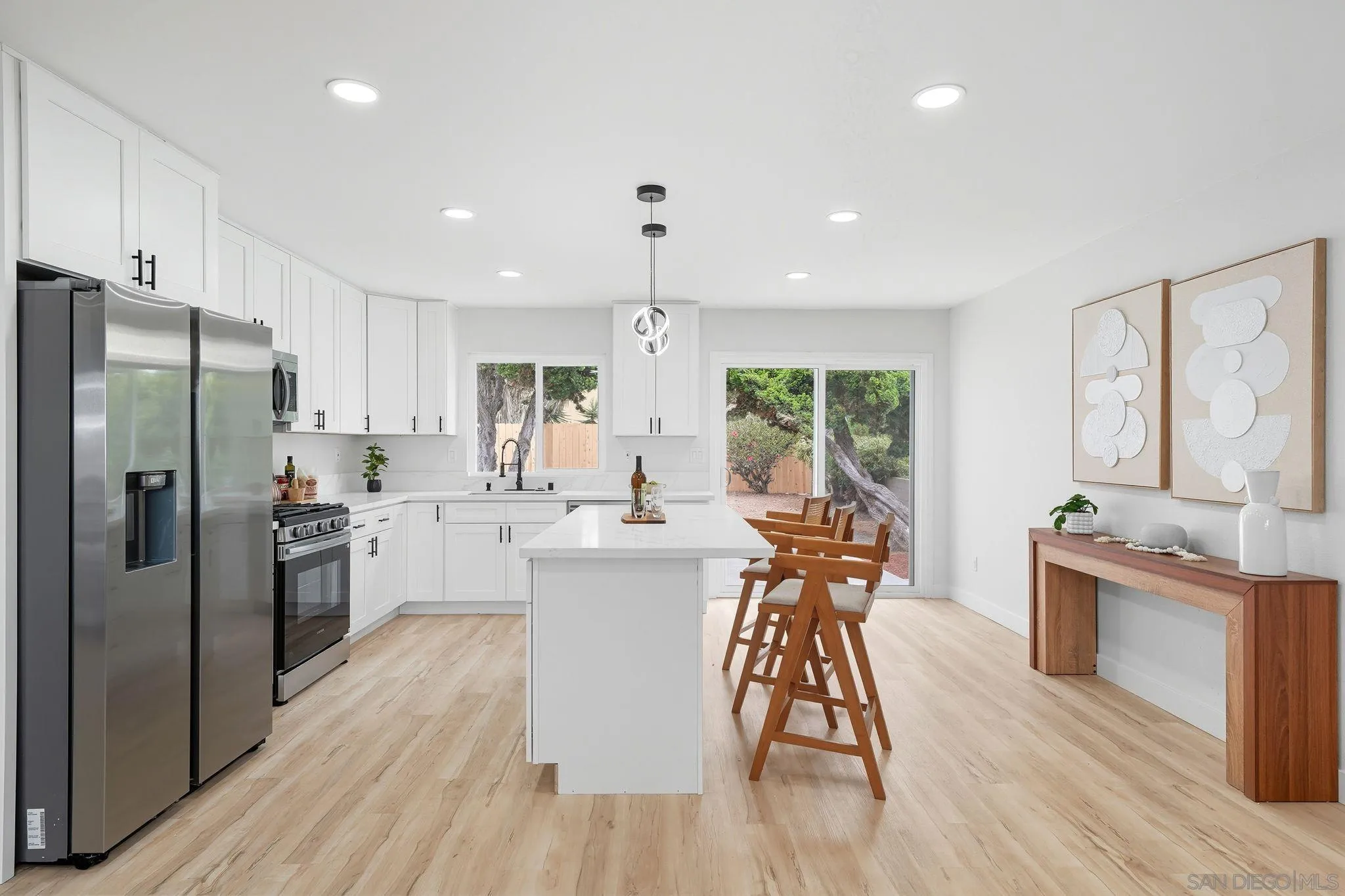 https://cdn.realtyfeed.com/cdn/127/250042255/9ab5739f8cef3d7d4013b40b1c2c5201.webp
