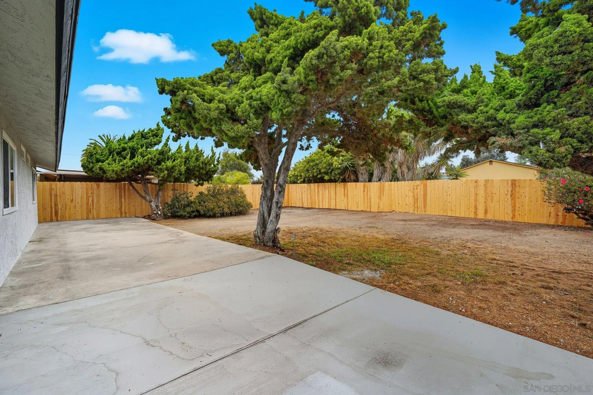 https://cdn.realtyfeed.com/cdn/127/250042255/aaaadaab75c9df21d6b96edf4af10429.webp