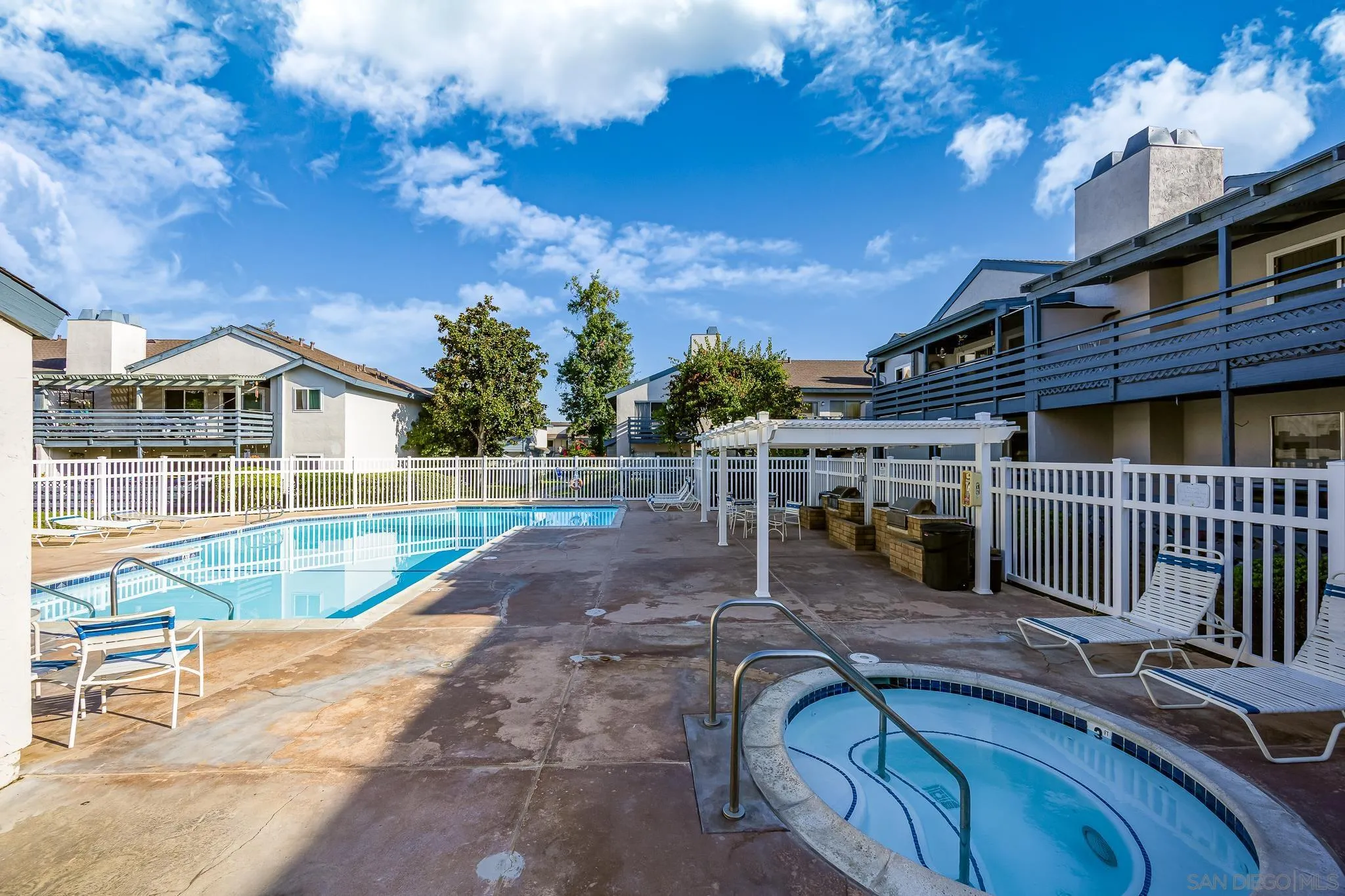 https://cdn.realtyfeed.com/cdn/127/250042256/9c07b472c6bb6bda46f764d92f4d837b.webp