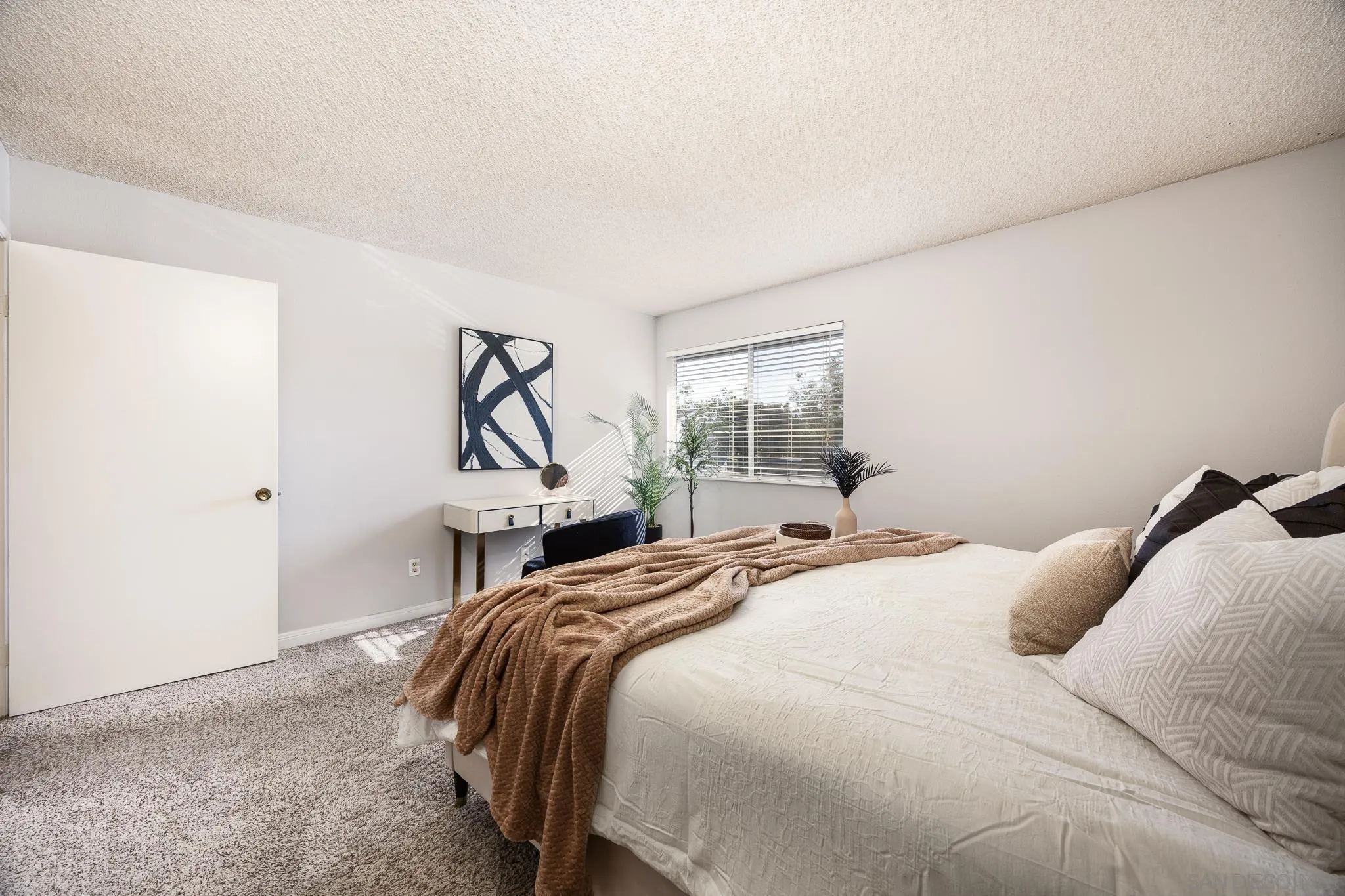 https://cdn.realtyfeed.com/cdn/127/250042256/e219bfc71c34ac3e5d966029a48aa7a6.webp