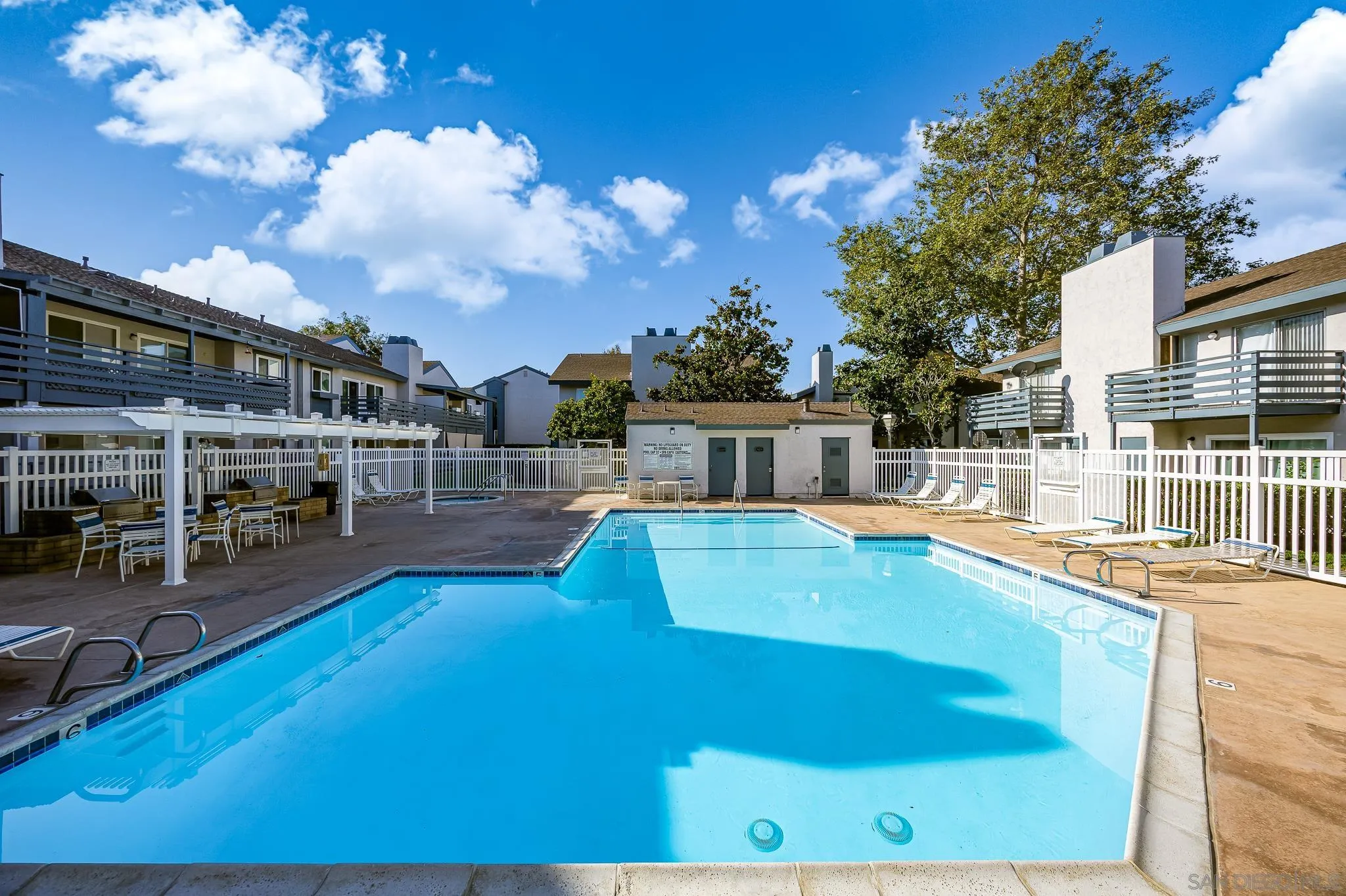 https://cdn.realtyfeed.com/cdn/127/250042256/e2e6e00f0c417fa384e9a928cd988b49.webp