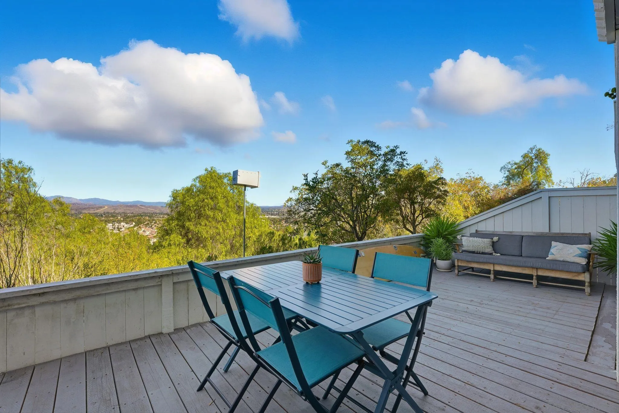 https://cdn.realtyfeed.com/cdn/127/250042257/4607aa7f68f041288ede64572a70e7f9.webp