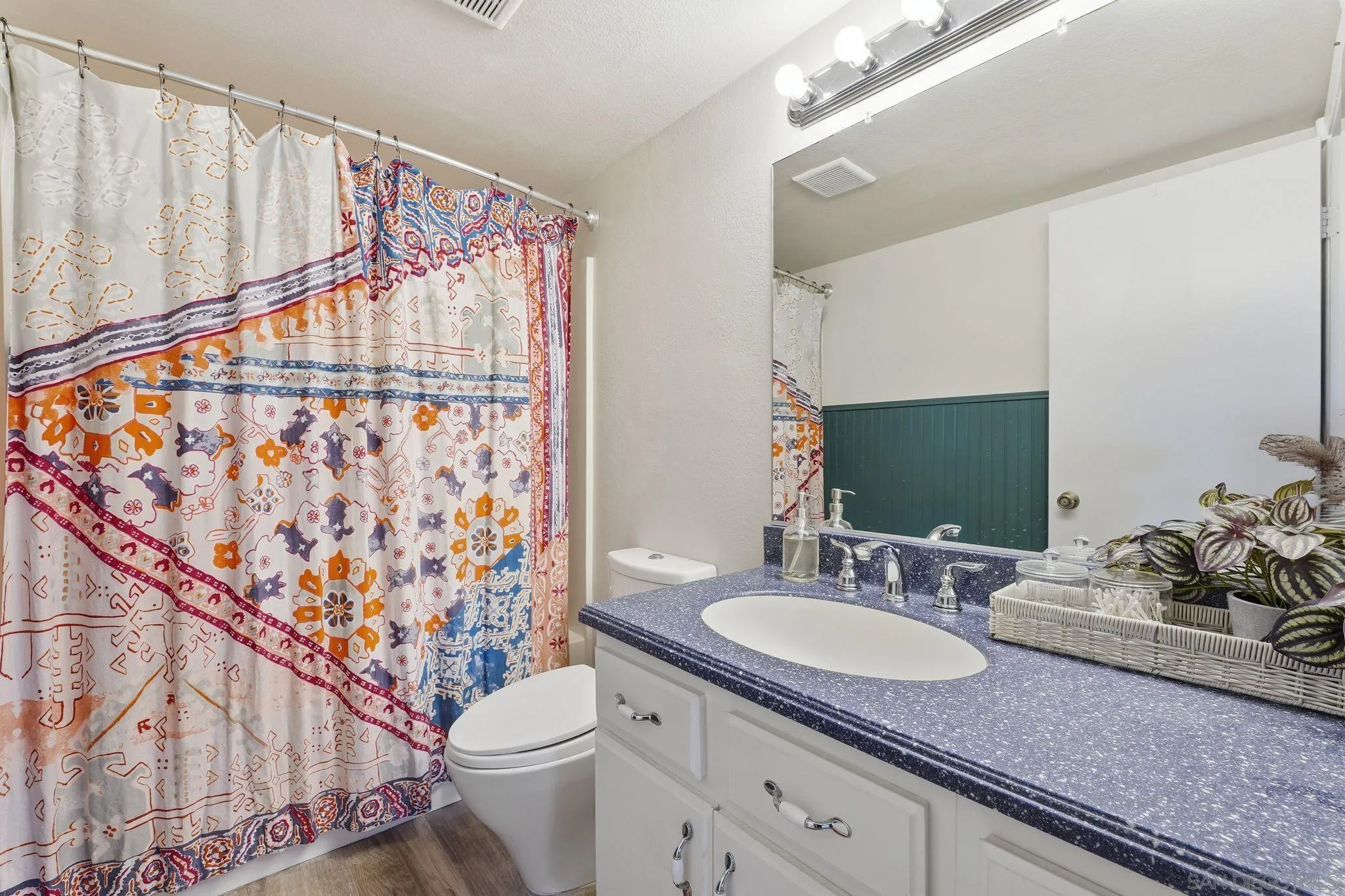 https://cdn.realtyfeed.com/cdn/127/250042257/50b4b7983258e39a298f2f5dfa446fdc.webp