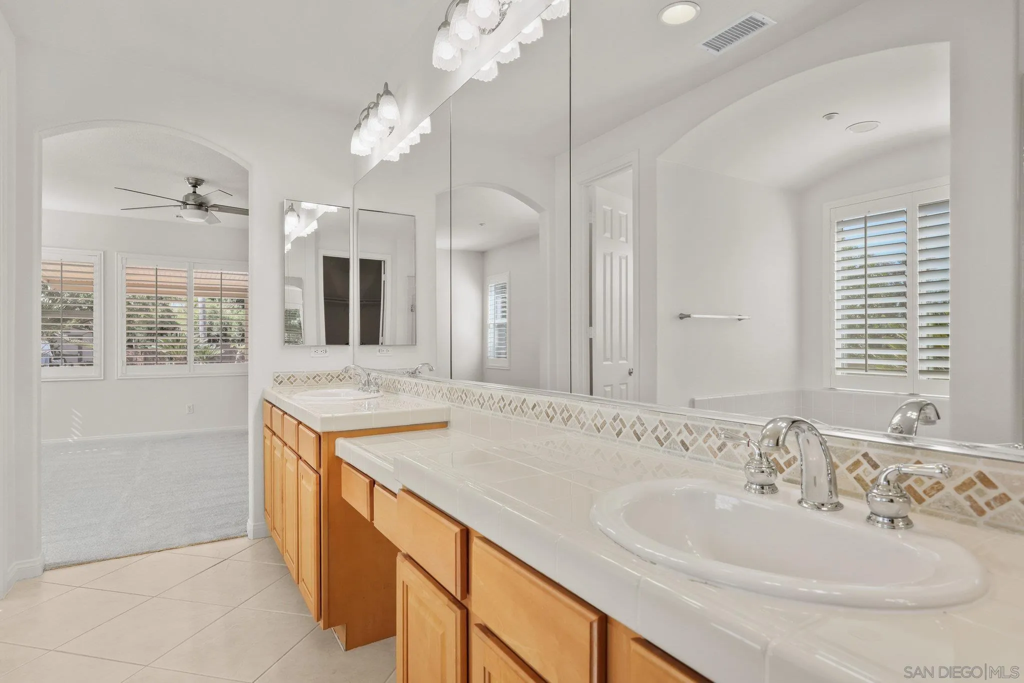 https://cdn.realtyfeed.com/cdn/127/250042258/e9e461e37175c5375dd0bcb52f2d622a.webp