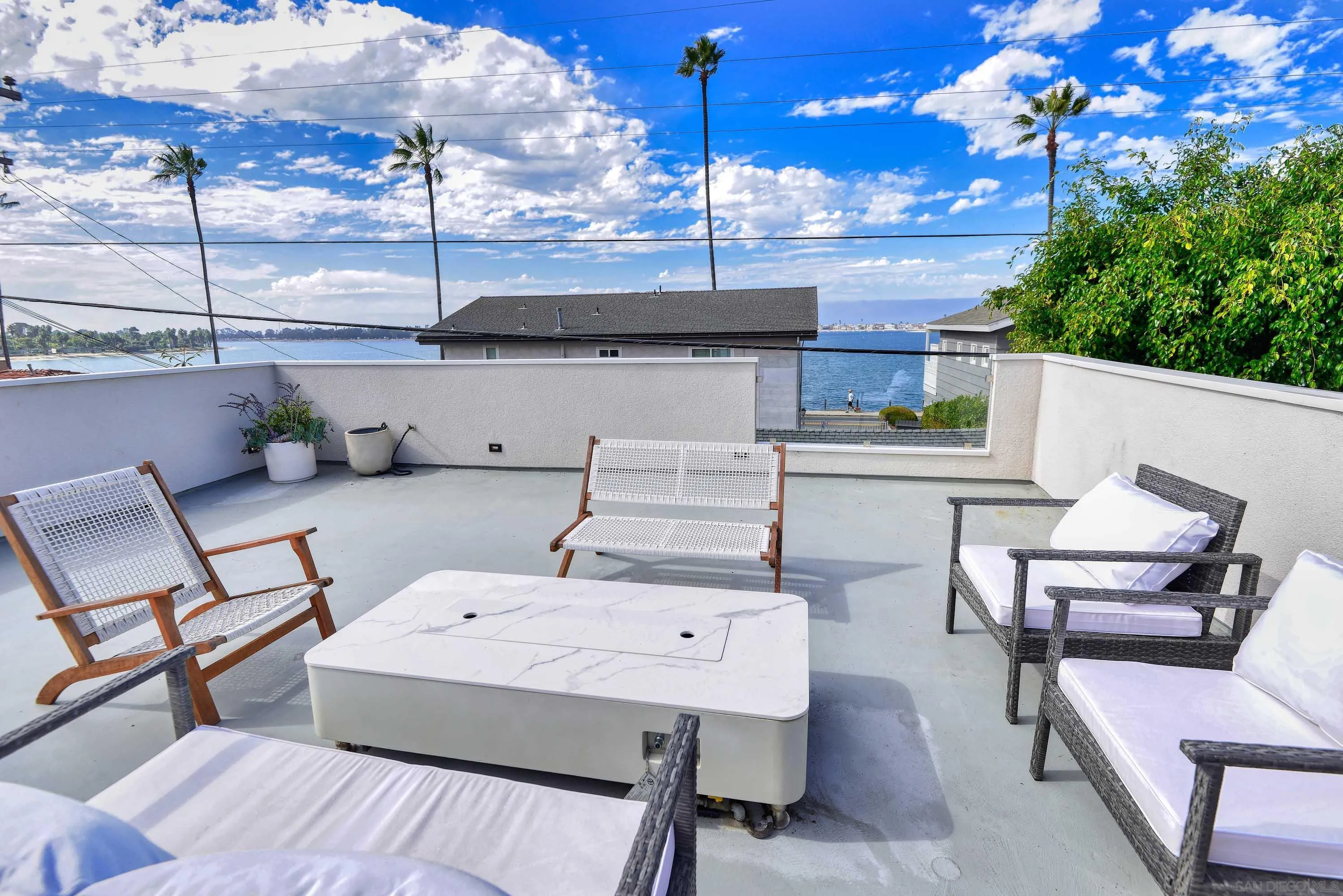 https://cdn.realtyfeed.com/cdn/127/250042266/5f26ad21fdbc205524dd0abe51a41ab7.webp