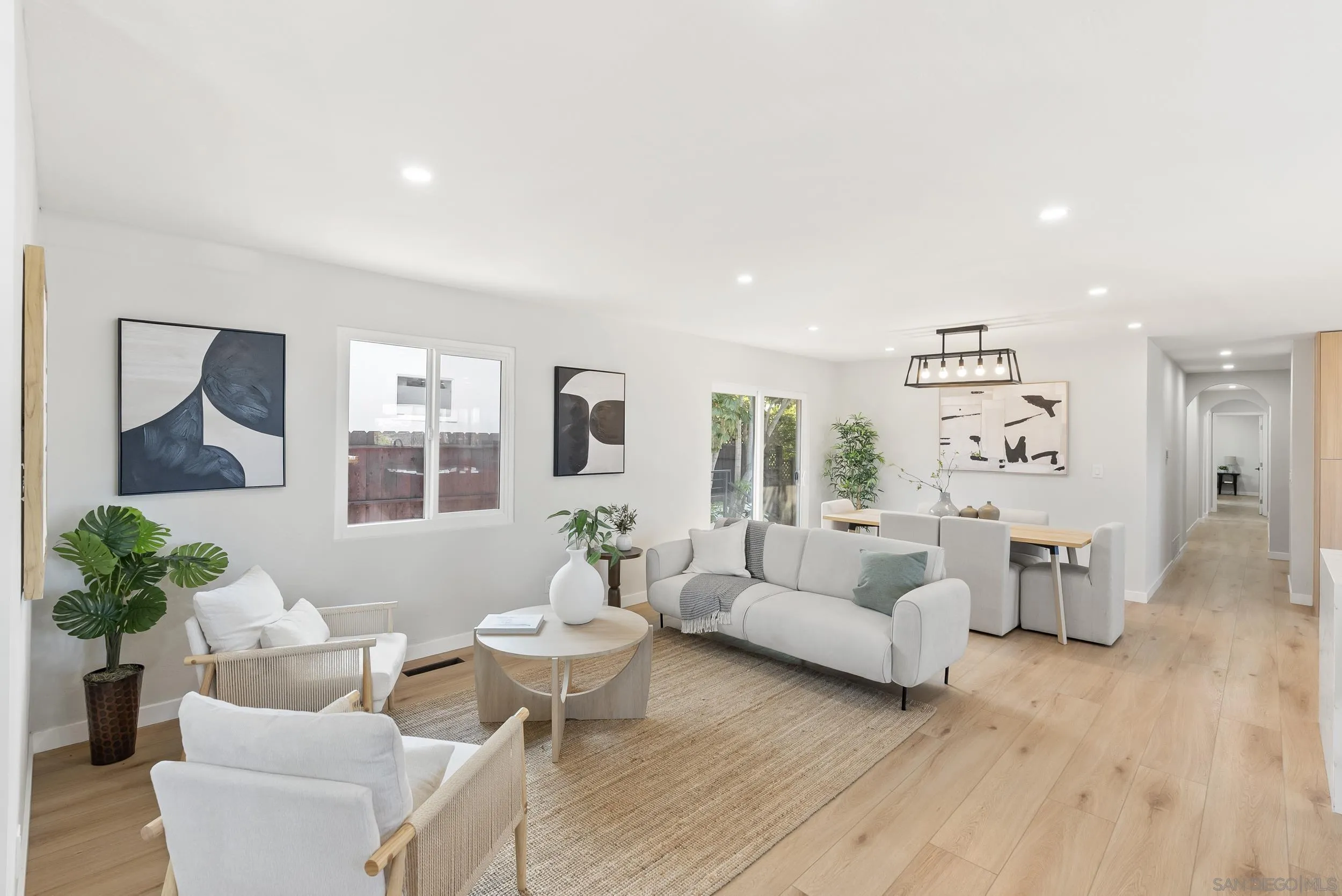 https://cdn.realtyfeed.com/cdn/127/250042268/4766dc736c18a38f4f8d07d64a75ee2d.webp