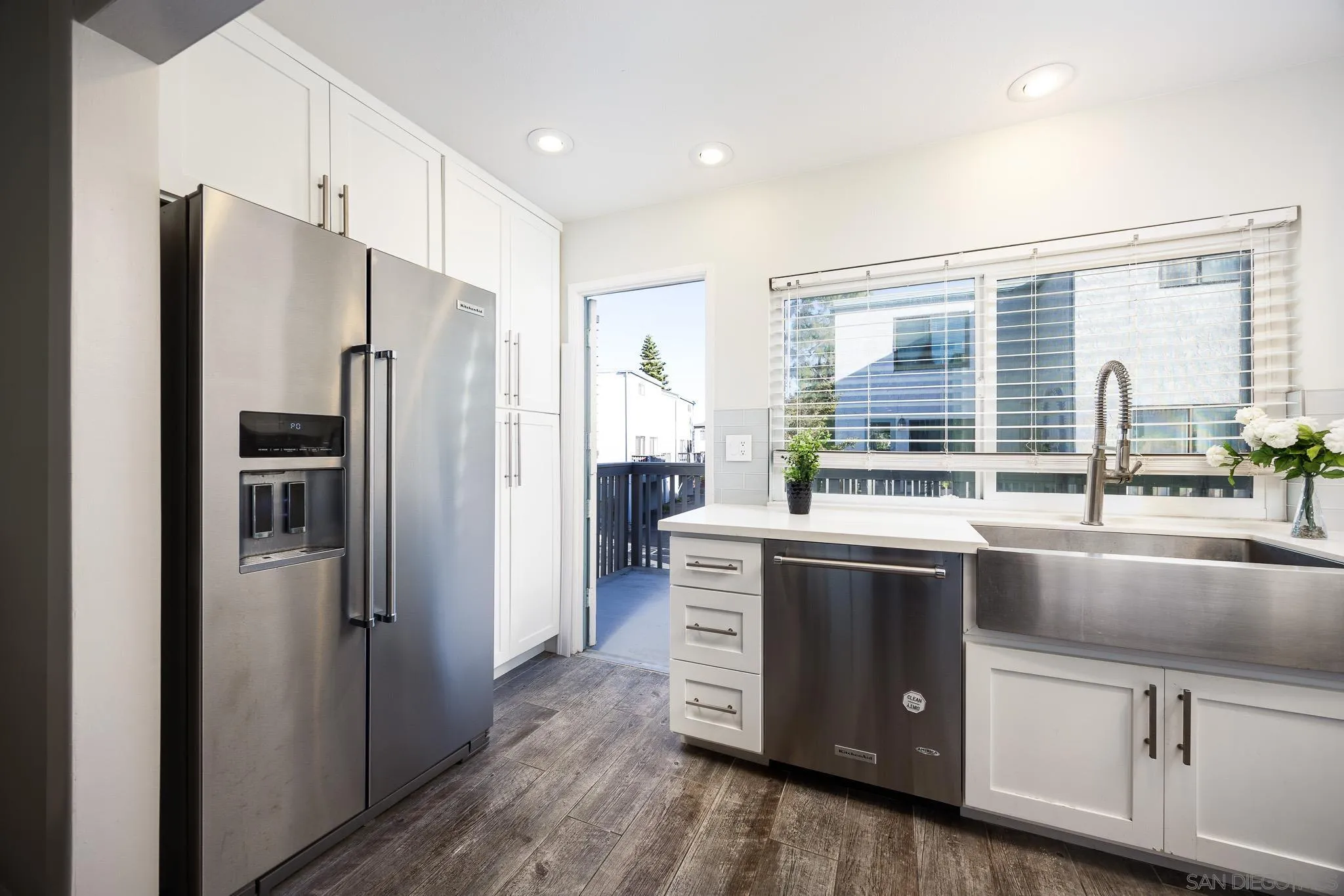 https://cdn.realtyfeed.com/cdn/127/250042271/f6ee5bd3b4c1460d702bd9be16a7f36f.webp