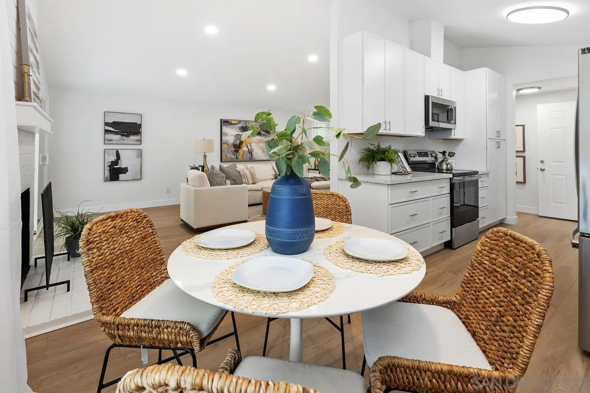 https://cdn.realtyfeed.com/cdn/127/250042281/defb9102e9efb26bbd33e2e18f15ee94.webp