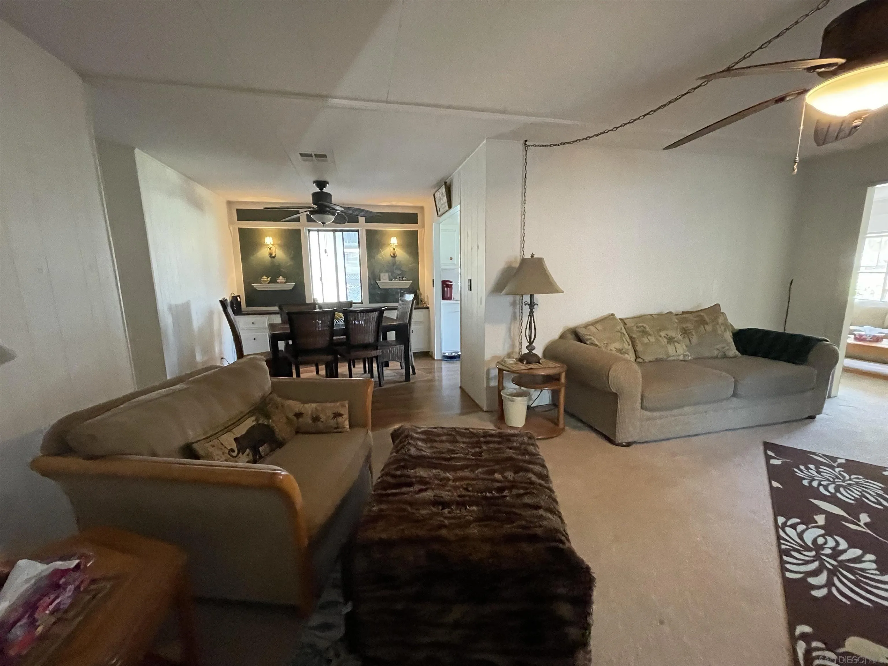 https://cdn.realtyfeed.com/cdn/127/250042286/30c4d7d653db1f206562f5ccdc16f2f8.webp