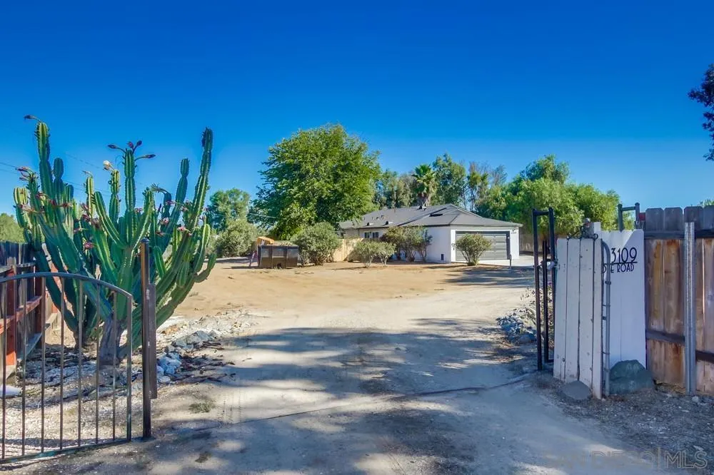 https://cdn.realtyfeed.com/cdn/127/250042289/6b6be6ad210d3d39e5bed6d4c5b7893d.webp