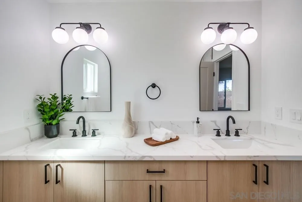 https://cdn.realtyfeed.com/cdn/127/250042289/df5da438d2414e72a67d3b0b8413eec3.webp