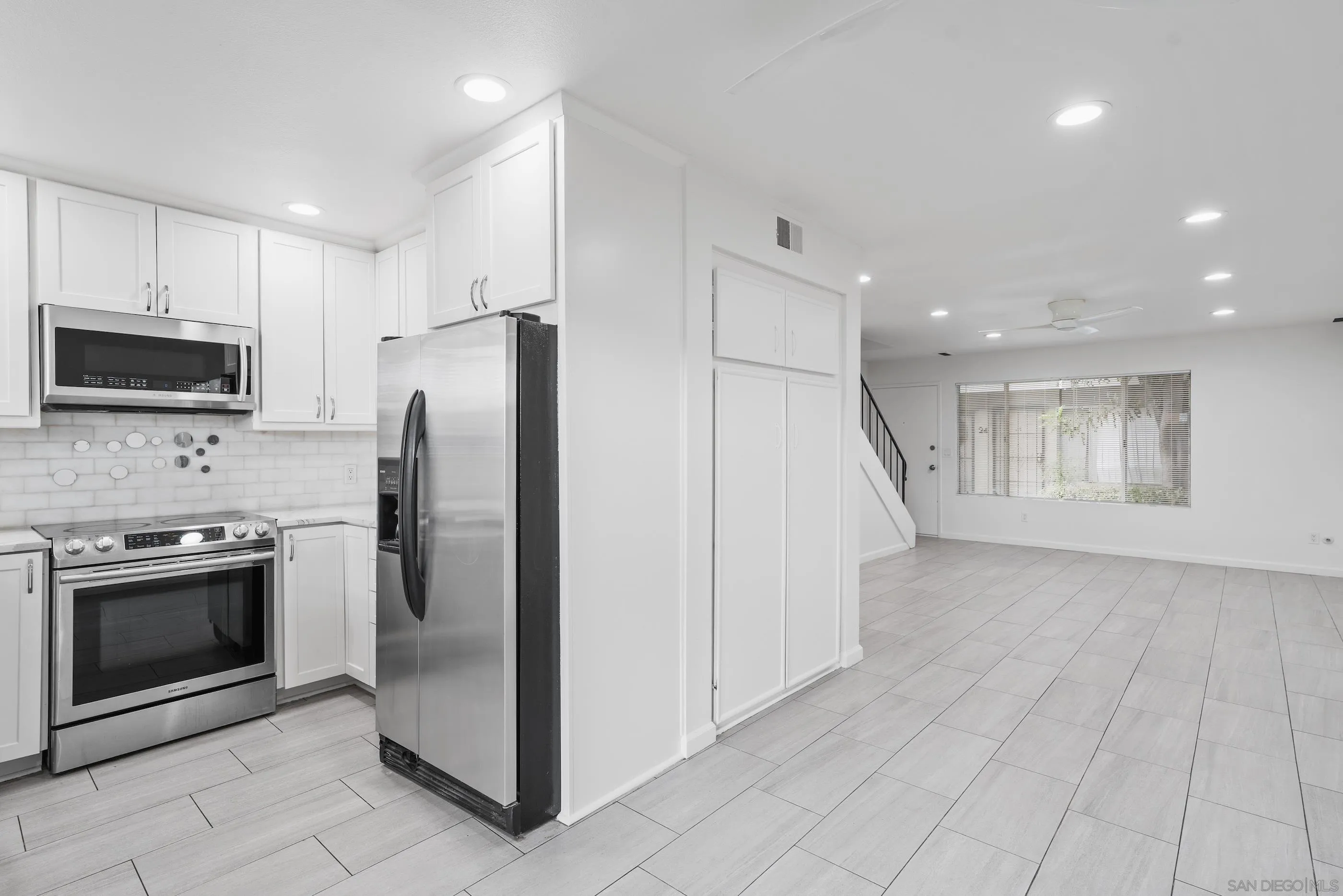 https://cdn.realtyfeed.com/cdn/127/250042293/0fb23a68d3244d1a347389f4875ff25e.webp