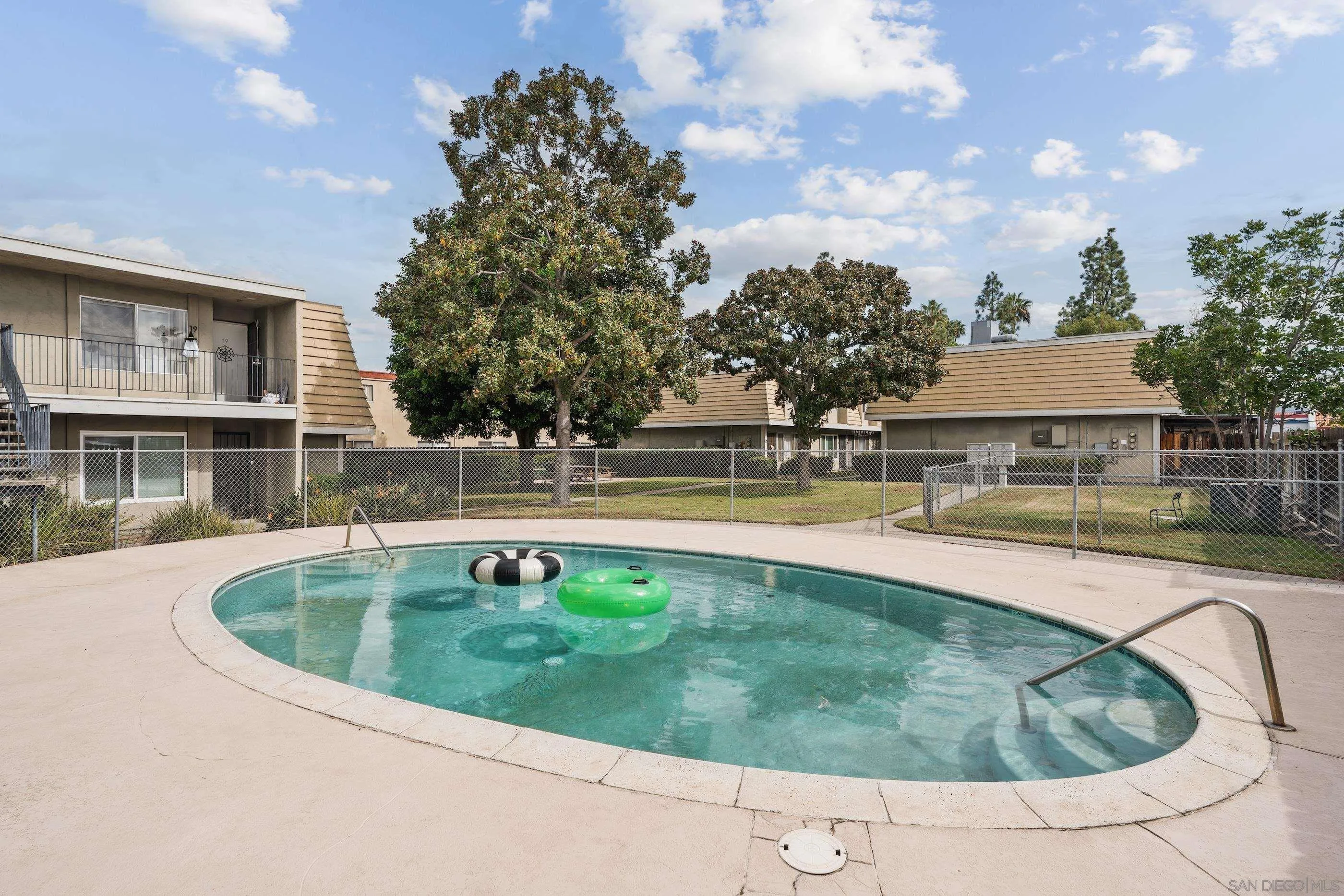 https://cdn.realtyfeed.com/cdn/127/250042293/4997c3f78ffb8792e9f44b1fccb3861f.webp