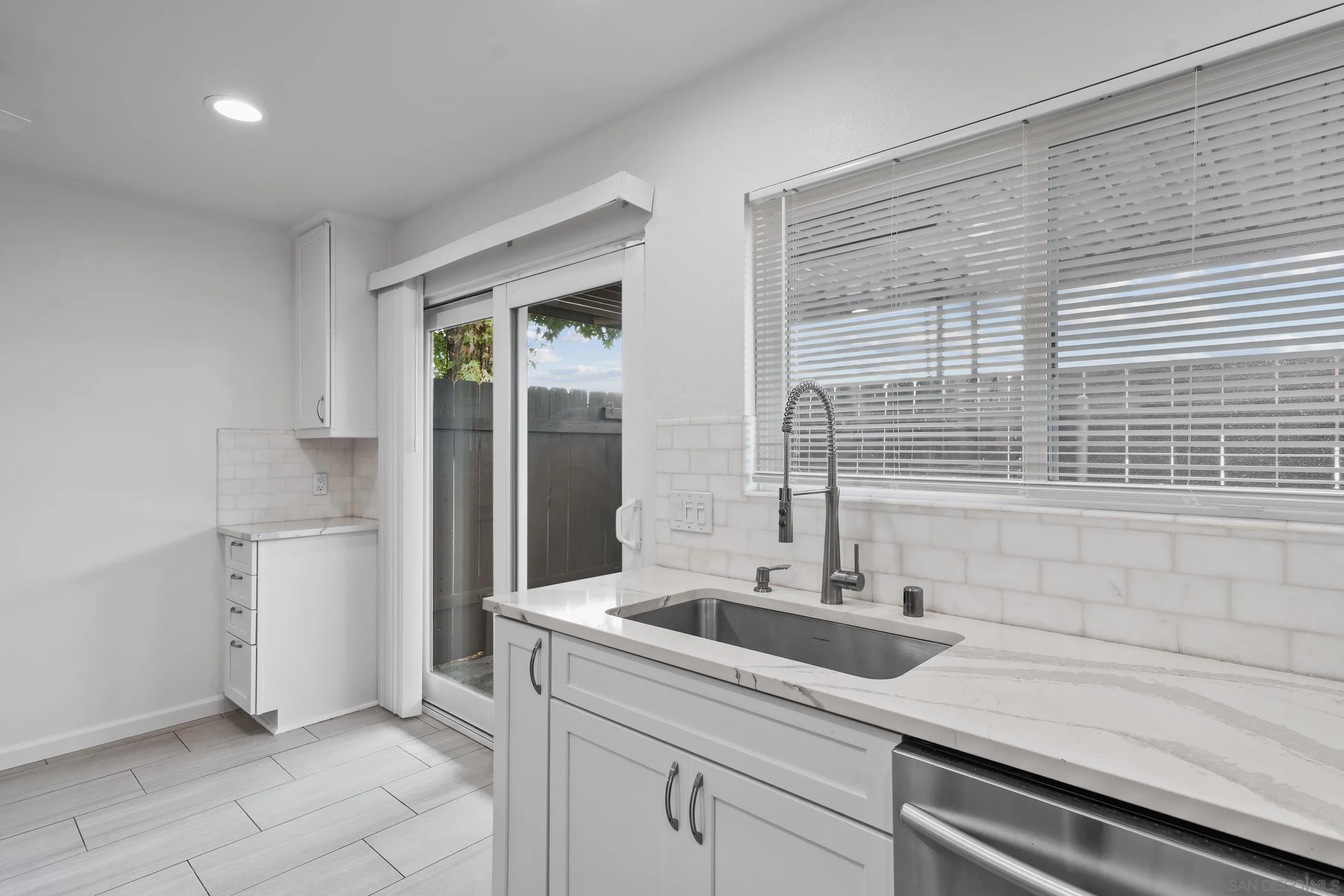https://cdn.realtyfeed.com/cdn/127/250042293/80e6aff6cfa1b54ec97df9c27d1f6393.webp