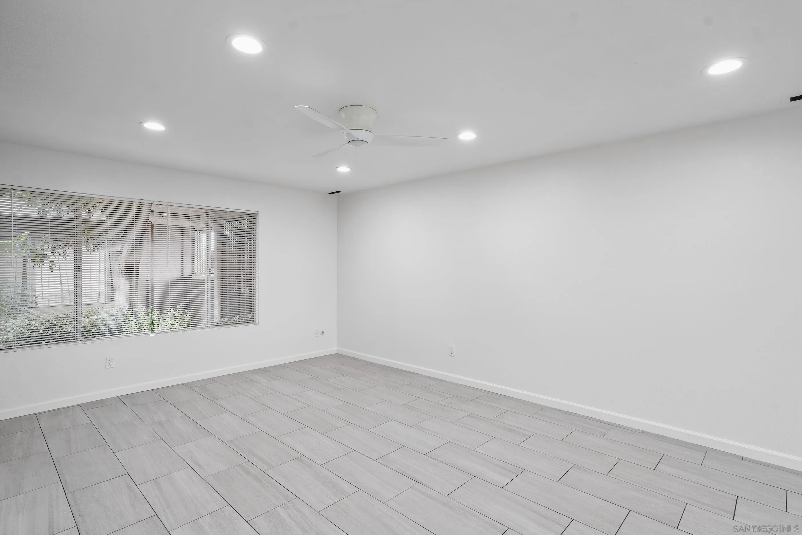 https://cdn.realtyfeed.com/cdn/127/250042293/ade3adf9954e000c8d971be14af0e390.webp