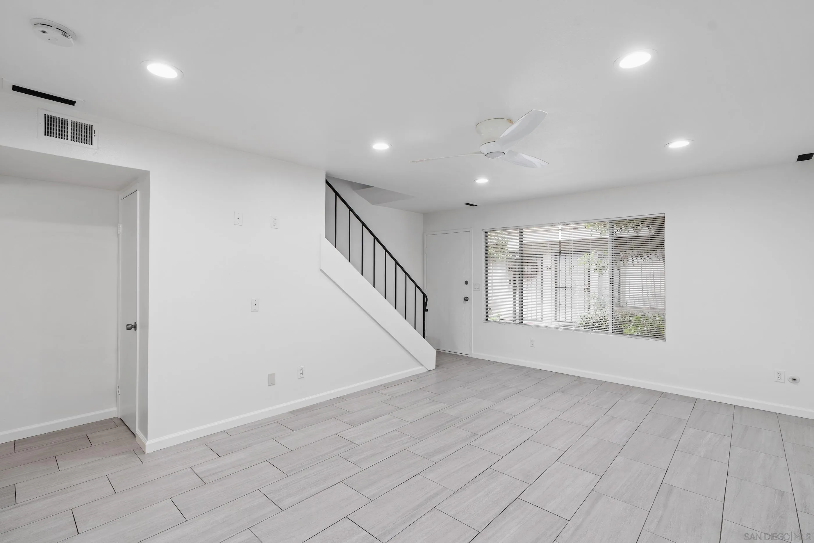 https://cdn.realtyfeed.com/cdn/127/250042293/afd21a1279297d64f2f11e6a005d40a4.webp