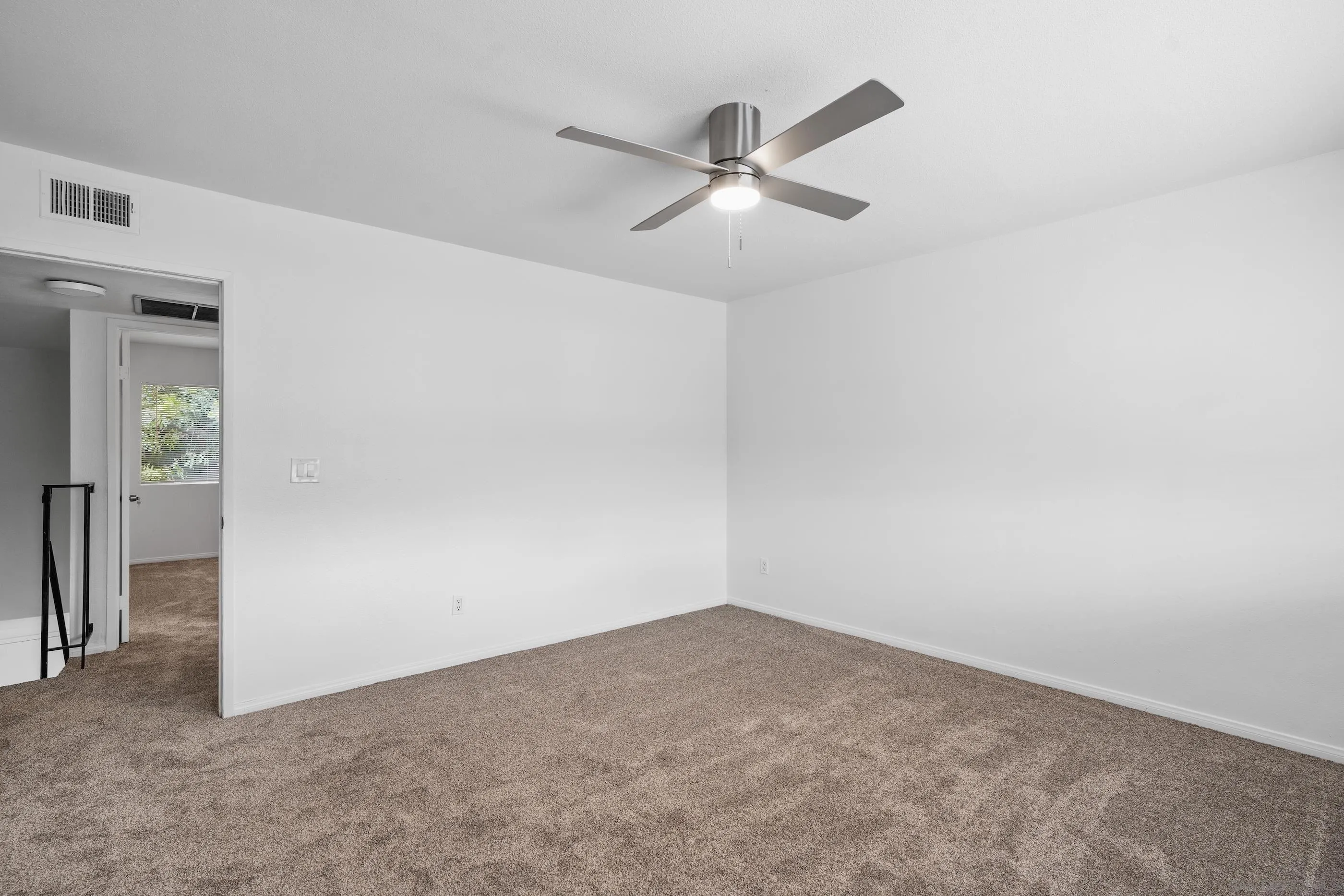 https://cdn.realtyfeed.com/cdn/127/250042293/d2be8a91dbd8b90c3b40f25d431a3ed9.webp