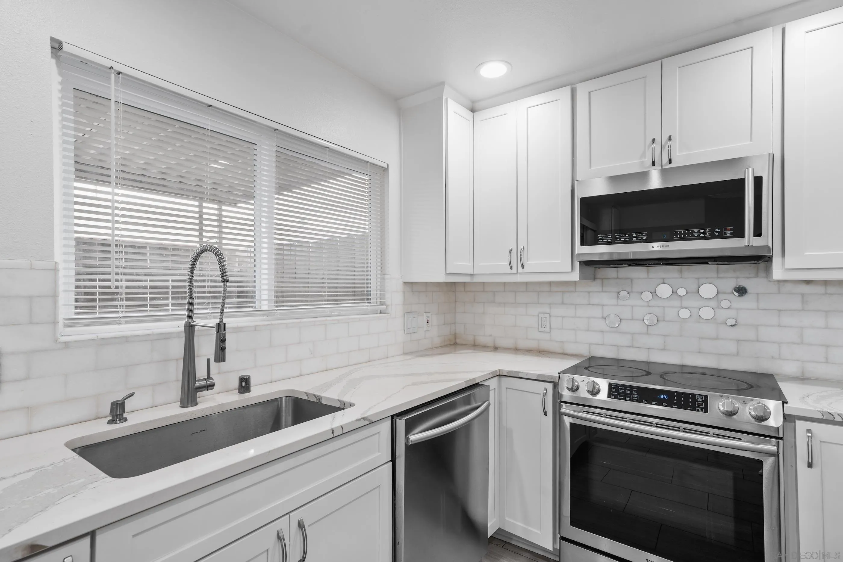 https://cdn.realtyfeed.com/cdn/127/250042293/efd556073fcf74d15c48c17dfa436252.webp