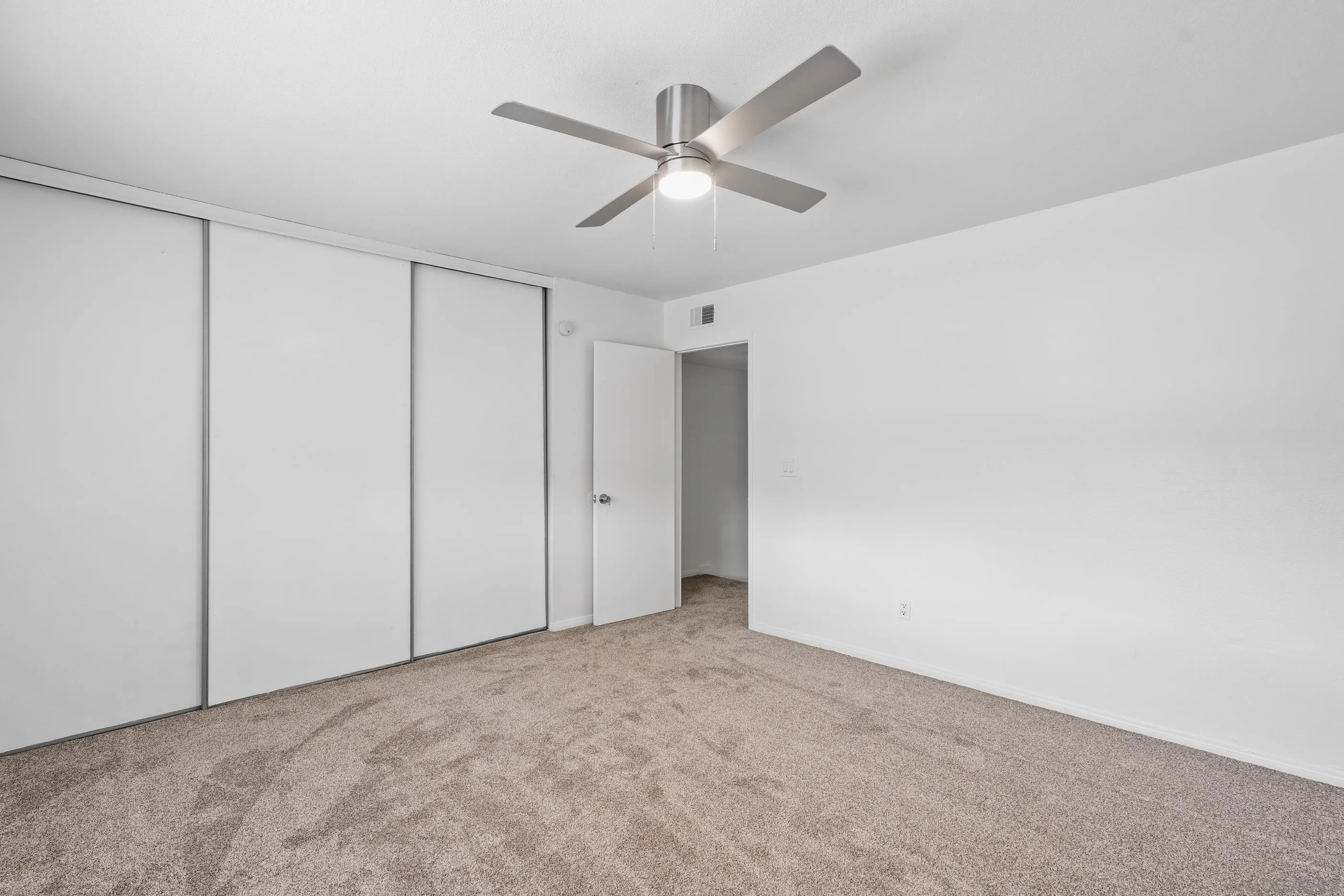 https://cdn.realtyfeed.com/cdn/127/250042293/fe858160a27e83734dd064fa05ce55a7.webp