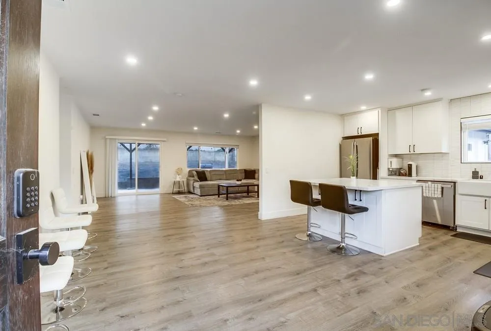 https://cdn.realtyfeed.com/cdn/127/250042294/8a8c3f183ae83ba28bba0388d4405888.webp