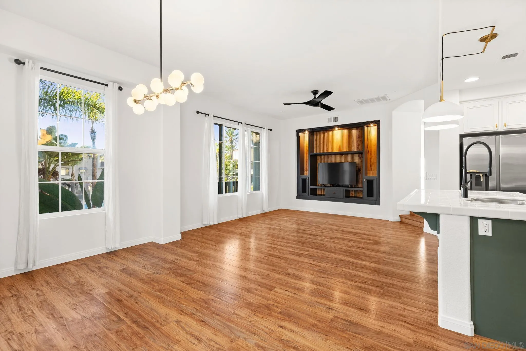 https://cdn.realtyfeed.com/cdn/127/250042296/0ae2a2316c3bc8e48a01021a5d4b2a39.webp
