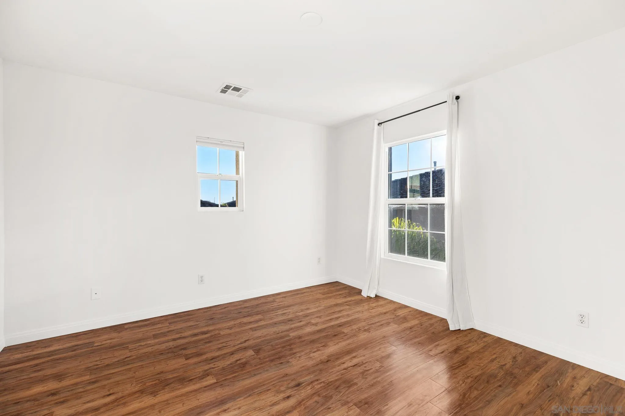 https://cdn.realtyfeed.com/cdn/127/250042296/69157dacf3e06a5bbbf1ec3c5f70df6f.webp