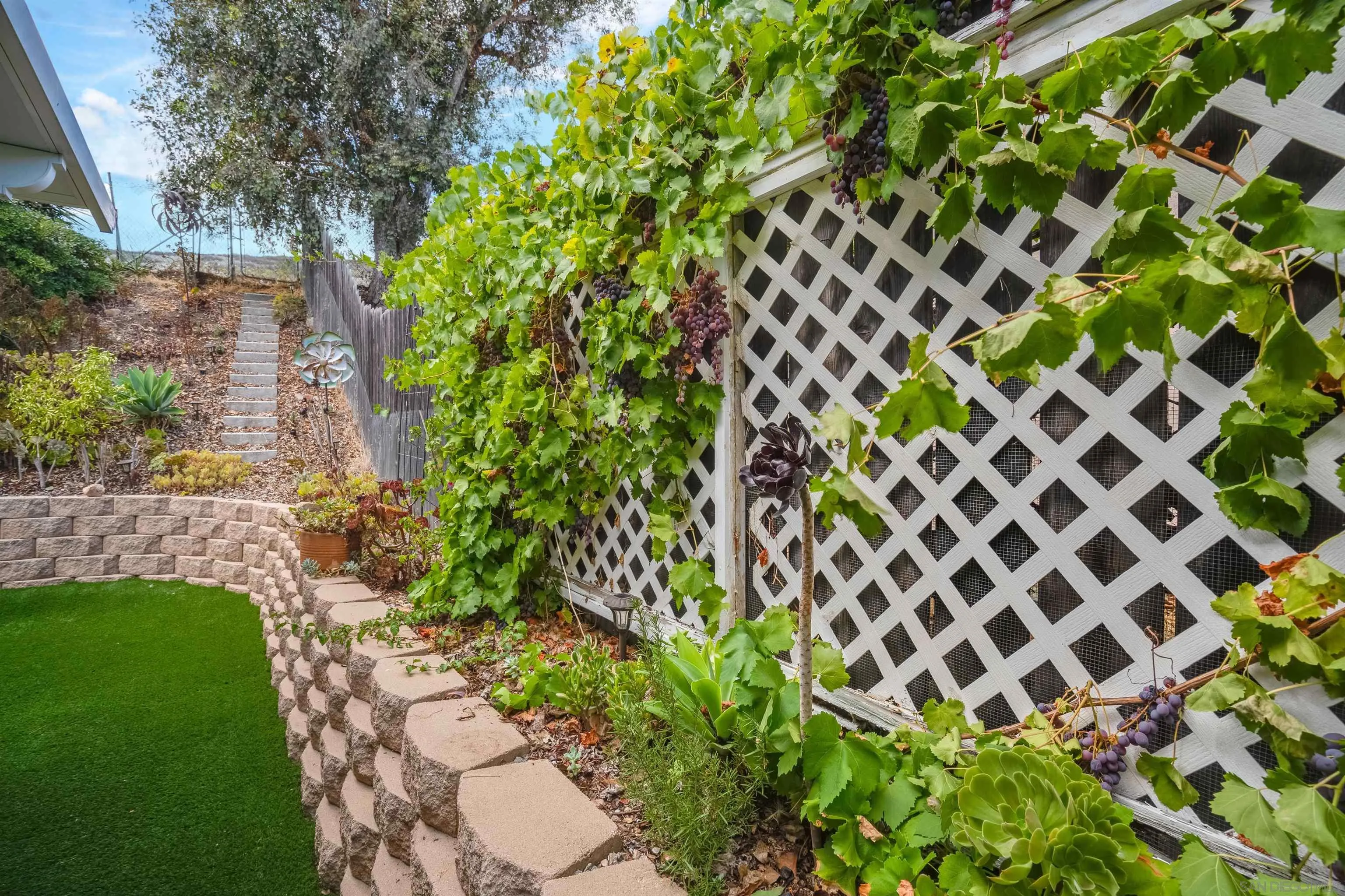 https://cdn.realtyfeed.com/cdn/127/250042298/77cf451776c2cb5da1a39d0b63a1541b.webp