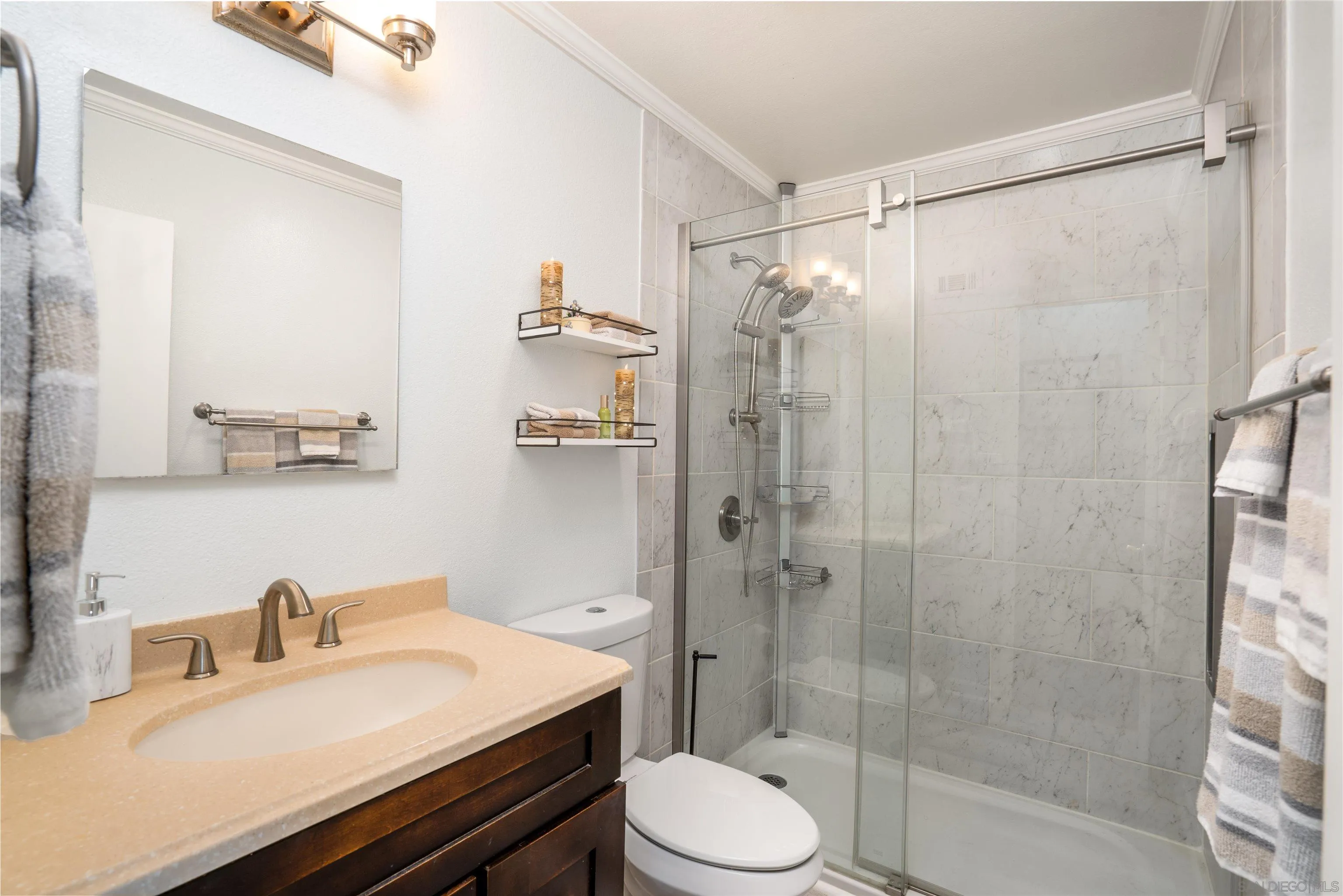 https://cdn.realtyfeed.com/cdn/127/250042298/e66c4edf1004bc0d1ca38ecd76bd79be.webp