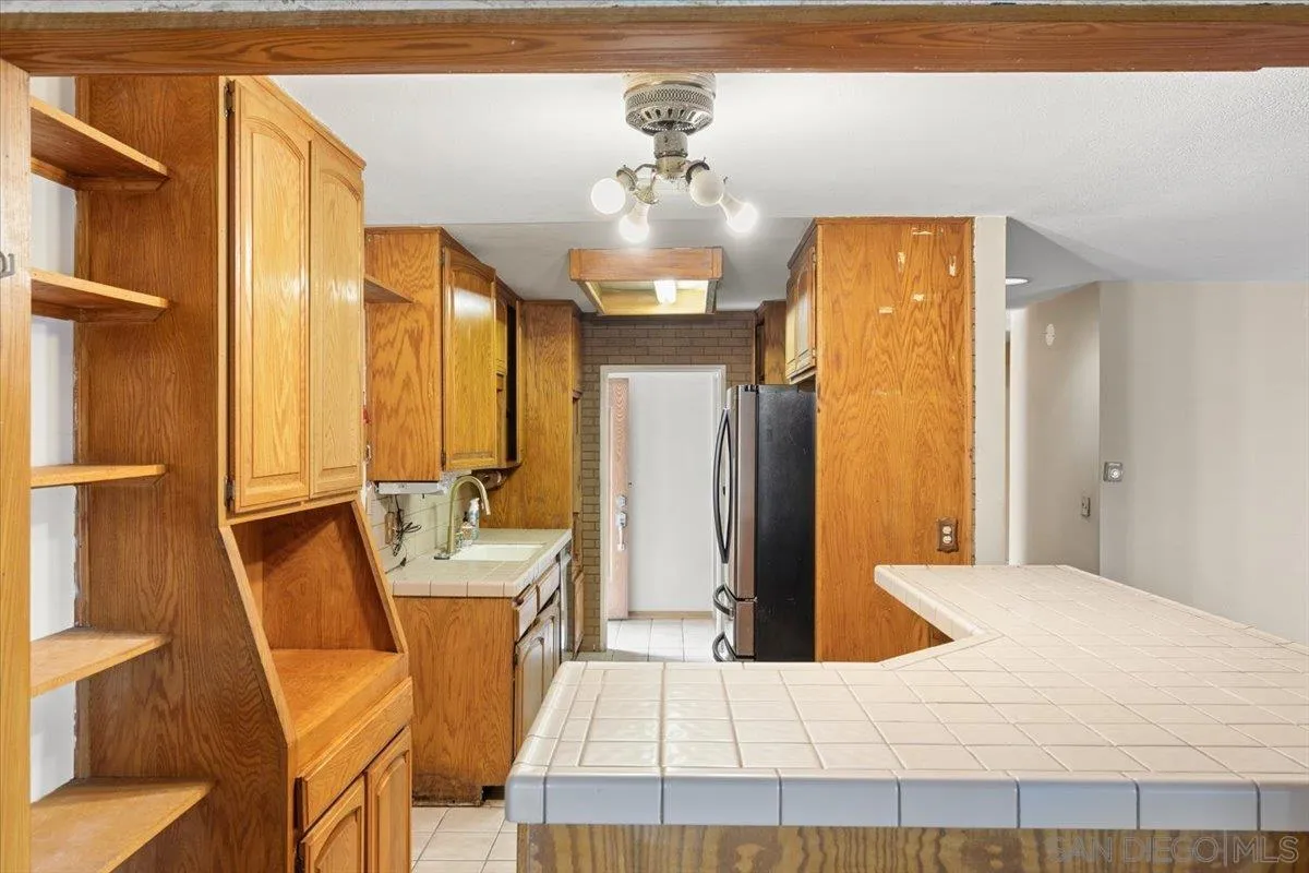 https://cdn.realtyfeed.com/cdn/127/250042302/0eb36e67e99e2bd36387c6382c94e85e.webp
