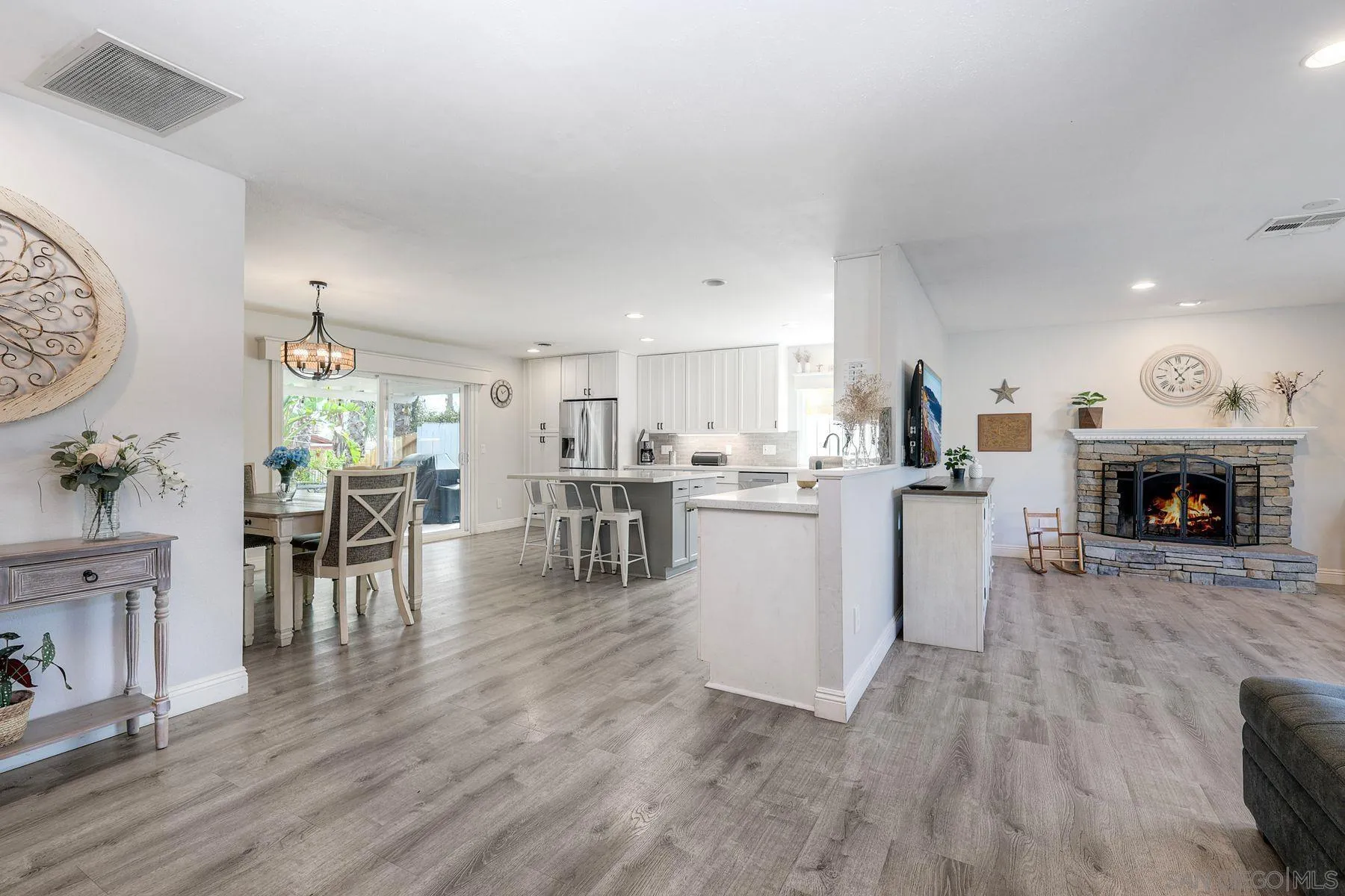 https://cdn.realtyfeed.com/cdn/127/250042307/1f5b17096f52f43f0740052668c47301.webp