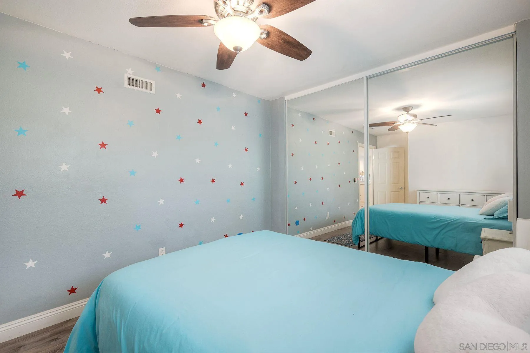 https://cdn.realtyfeed.com/cdn/127/250042307/4744cb711565d8d0af142f160ce4adc2.webp