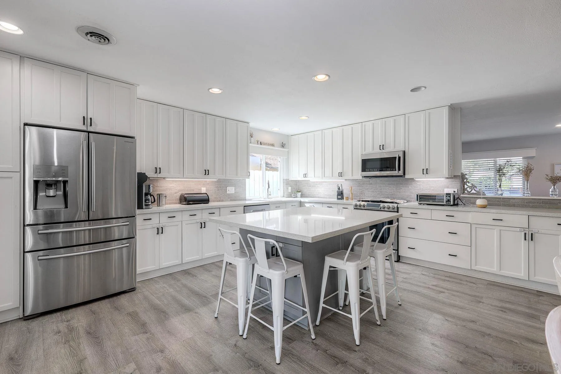 https://cdn.realtyfeed.com/cdn/127/250042307/da83870a6b24c7c8d28c9ddb7e266d5e.webp