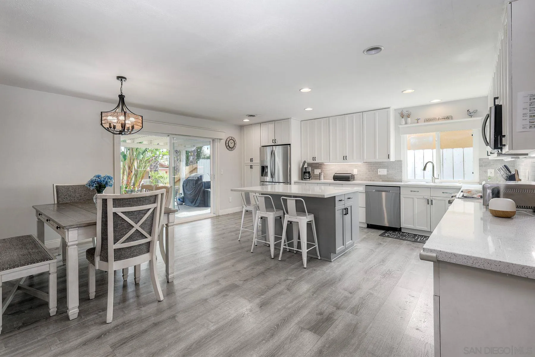 https://cdn.realtyfeed.com/cdn/127/250042307/fa04d94be9a74a16a7c42c8683d4dcf1.webp