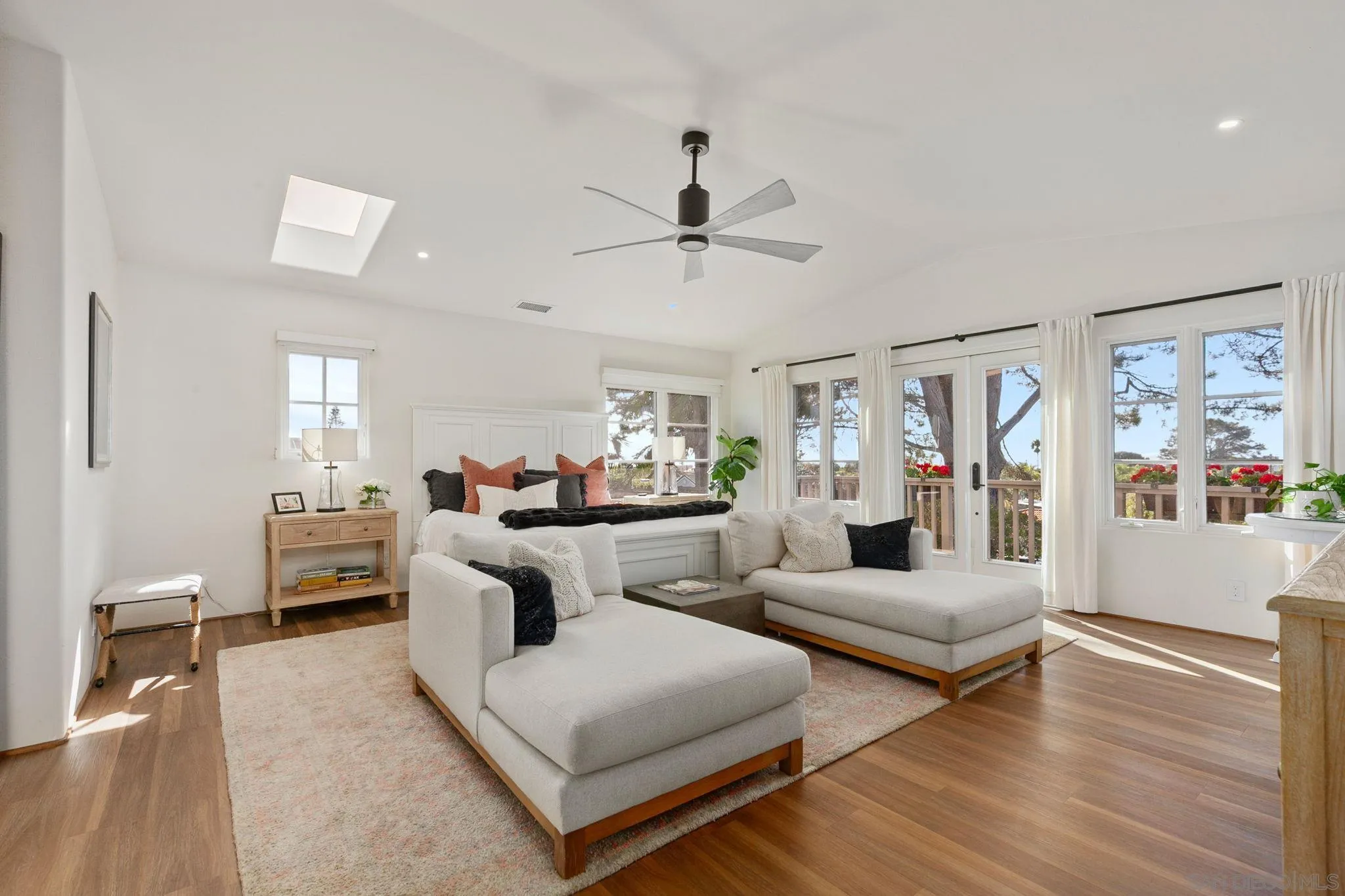 https://cdn.realtyfeed.com/cdn/127/250042317/5ae55085141ee2e9e963fe0914378eb6.webp