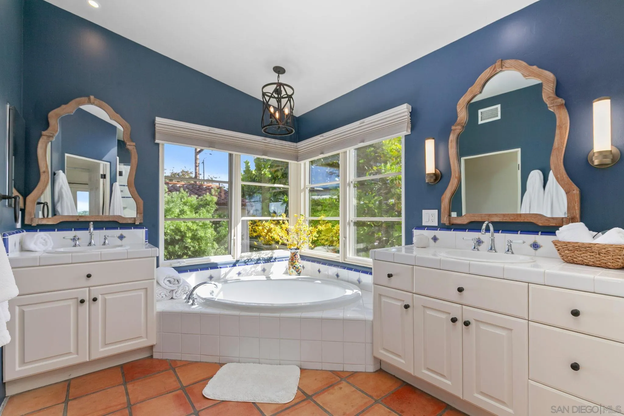 https://cdn.realtyfeed.com/cdn/127/250042317/74409ba20836136bd8800572b5d7b252.webp