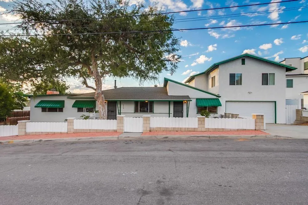 https://cdn.realtyfeed.com/cdn/127/250042320/9f68ffe6af97ca2a5f33c47d9320f310.webp