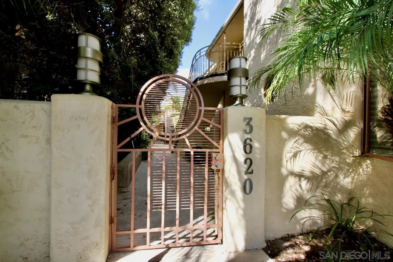 https://cdn.realtyfeed.com/cdn/127/250042324/867ca701b9bc79f7f4a65d7030779f39.webp