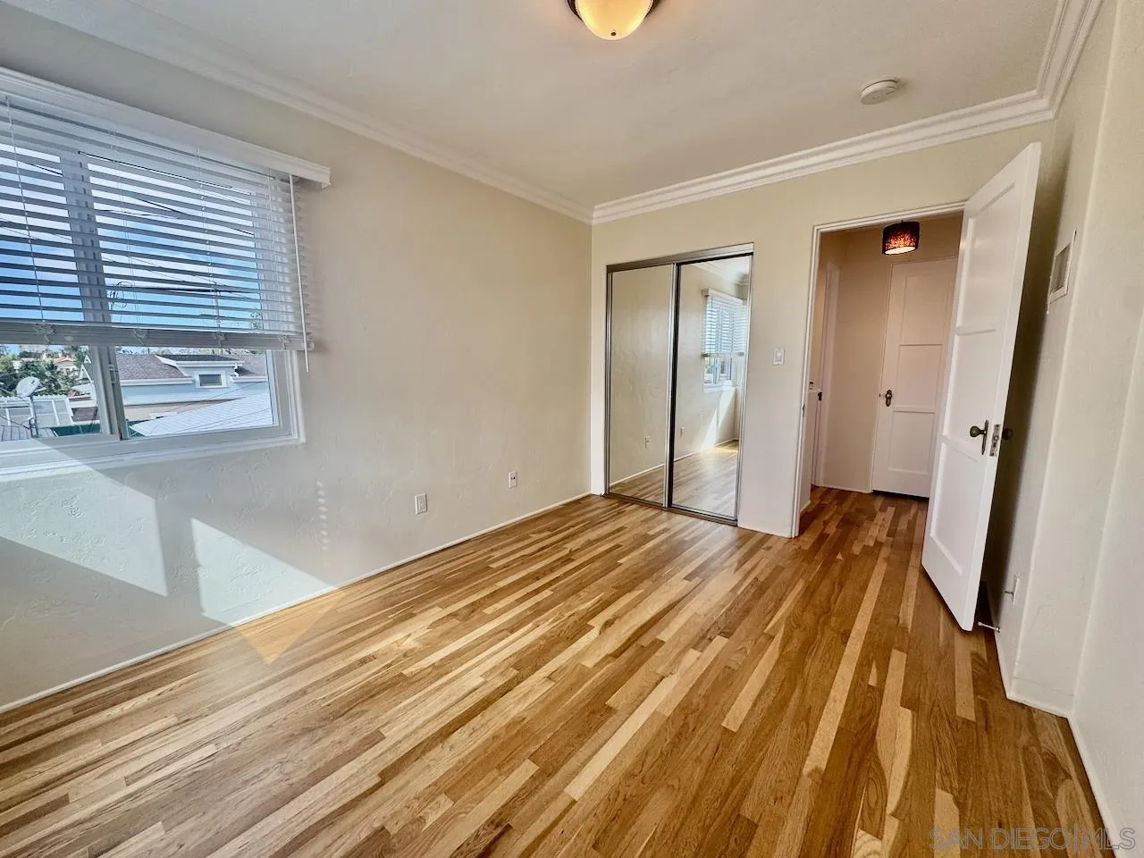 https://cdn.realtyfeed.com/cdn/127/250042324/b9df5794f0e8e0a6584fd8d552abd3f6.webp